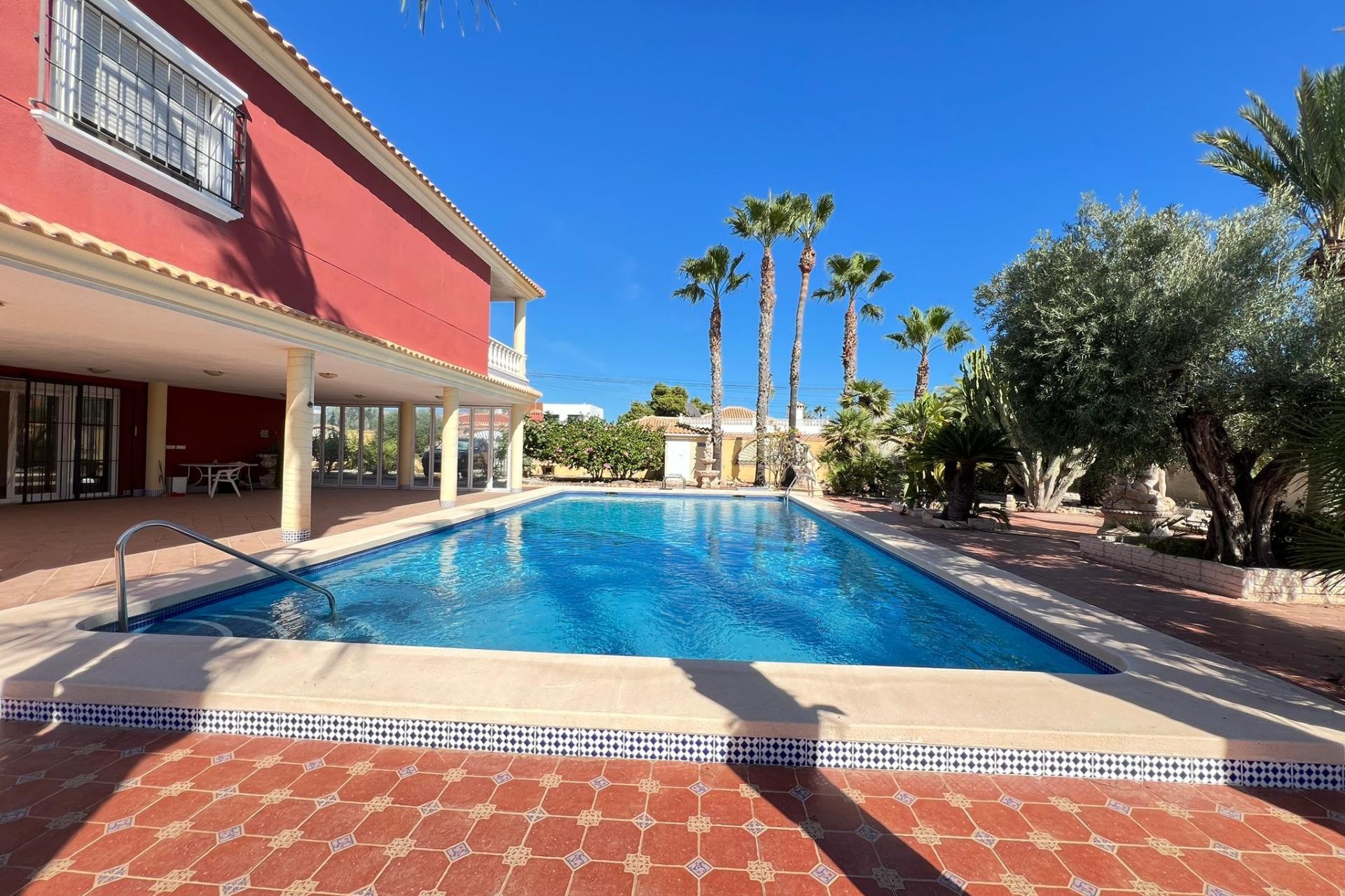 Återförsäljning - Villa -
Torrevieja - Torreta Florida