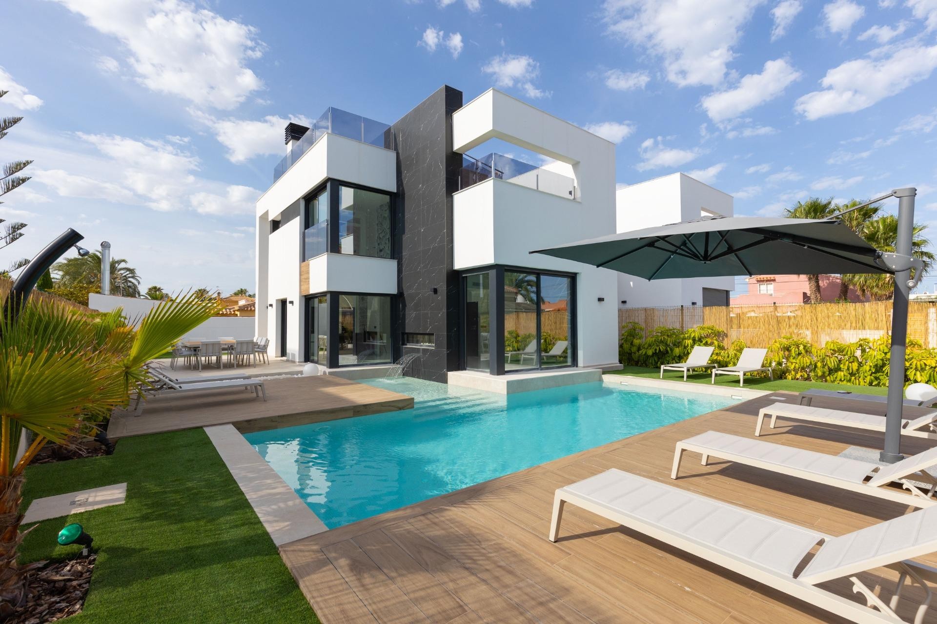 Återförsäljning - Villa -
Torrevieja - Torreta Florida