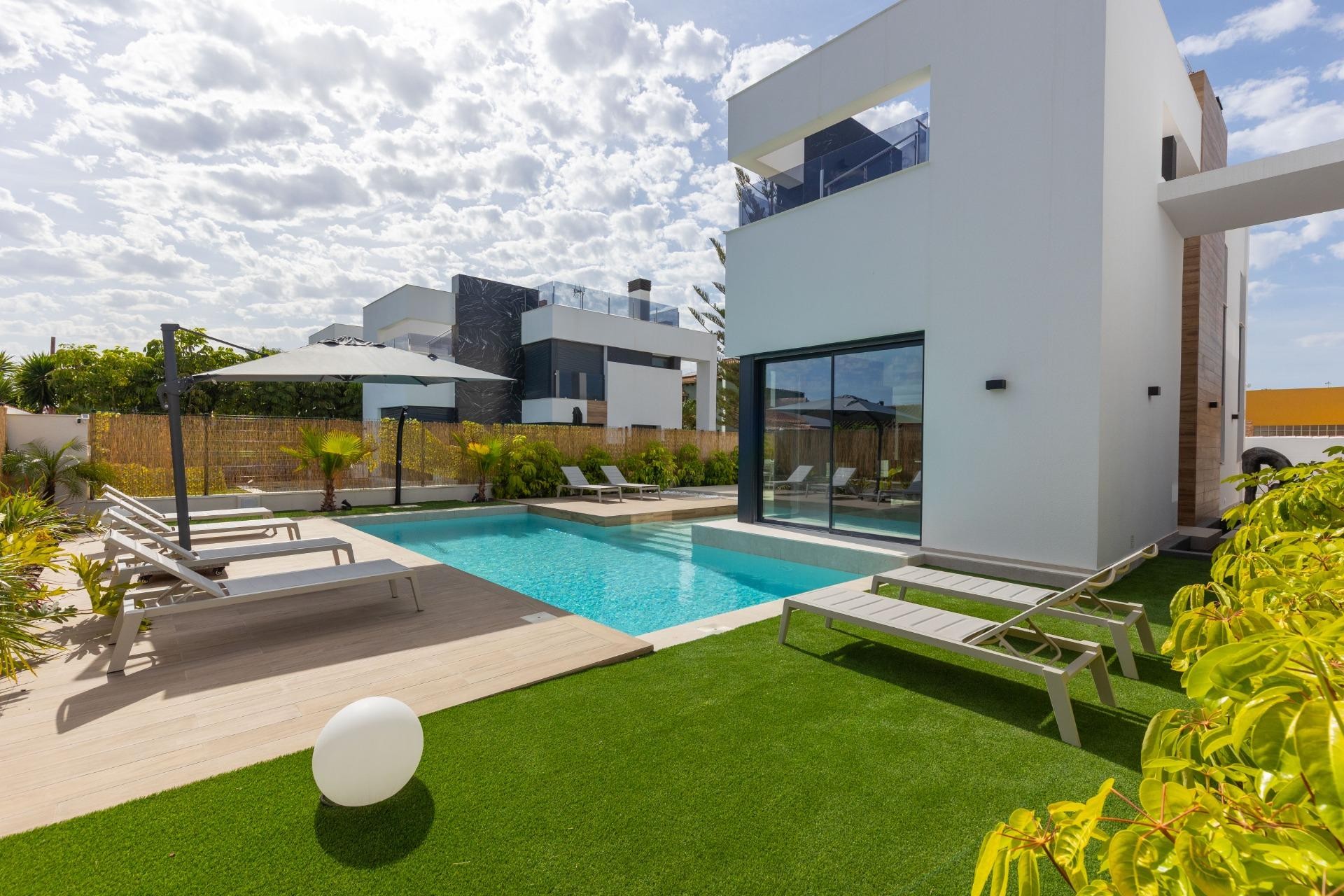 Återförsäljning - Villa -
Torrevieja - Torreta Florida