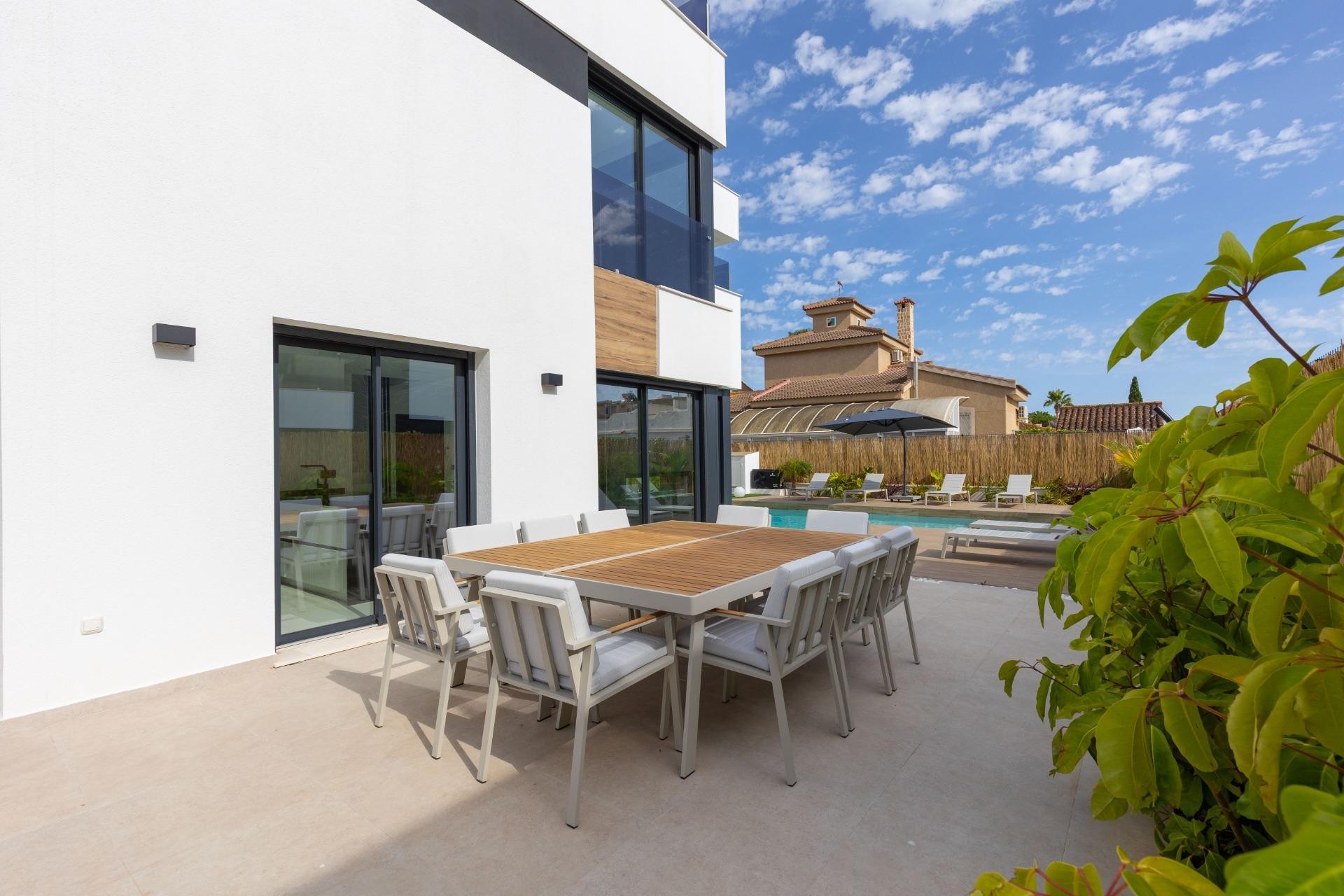 Återförsäljning - Villa -
Torrevieja - Torreta Florida