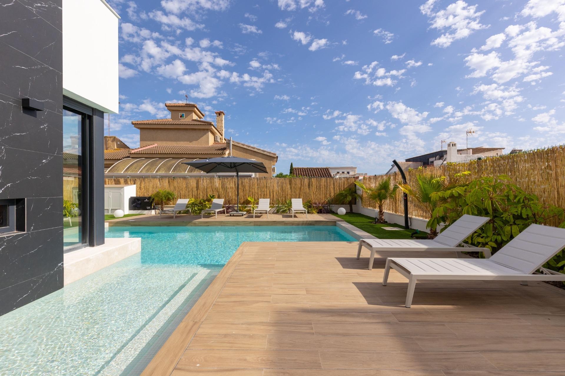 Återförsäljning - Villa -
Torrevieja - Torreta Florida