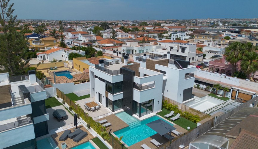 Återförsäljning - Villa -
Torrevieja - Torreta Florida