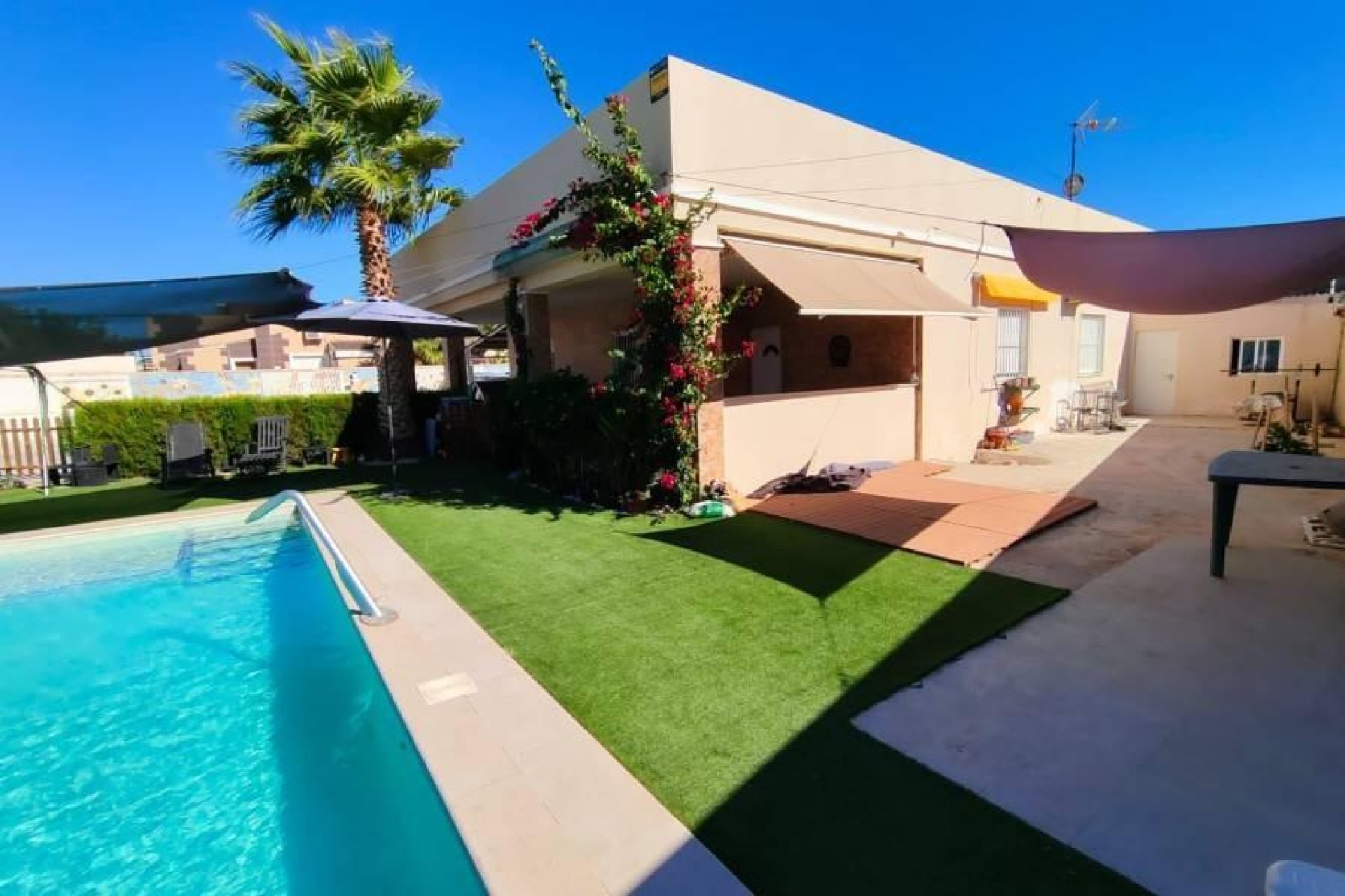 Återförsäljning - Villa -
Torrevieja - Torreta Florida
