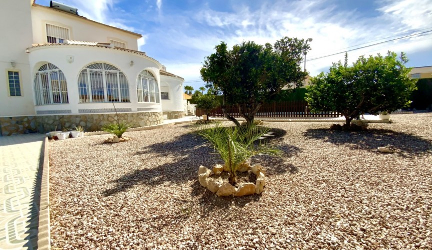 Återförsäljning - Villa -
Torrevieja