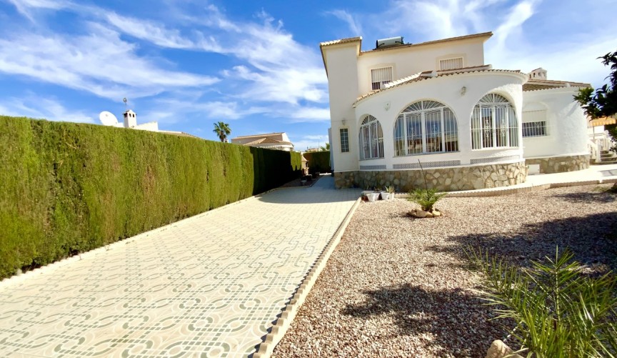 Återförsäljning - Villa -
Torrevieja