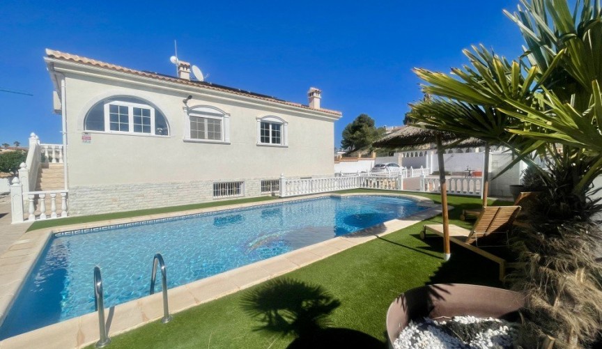 Återförsäljning - Villa -
Urb. La Marina - Inland