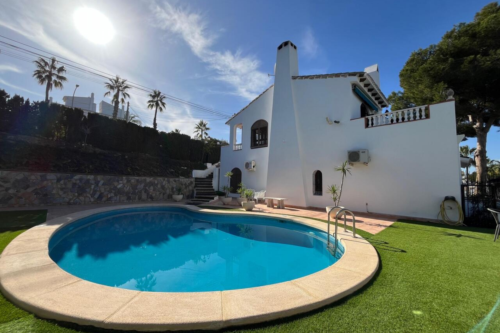 Återförsäljning - Villa -
Villamartin - Costa Blanca