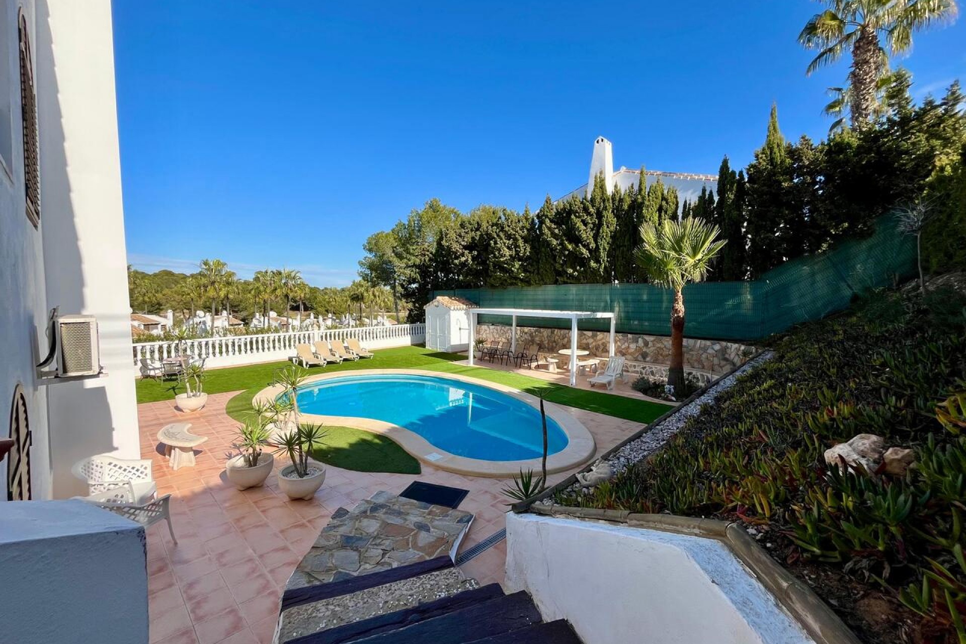 Återförsäljning - Villa -
Villamartin - Costa Blanca
