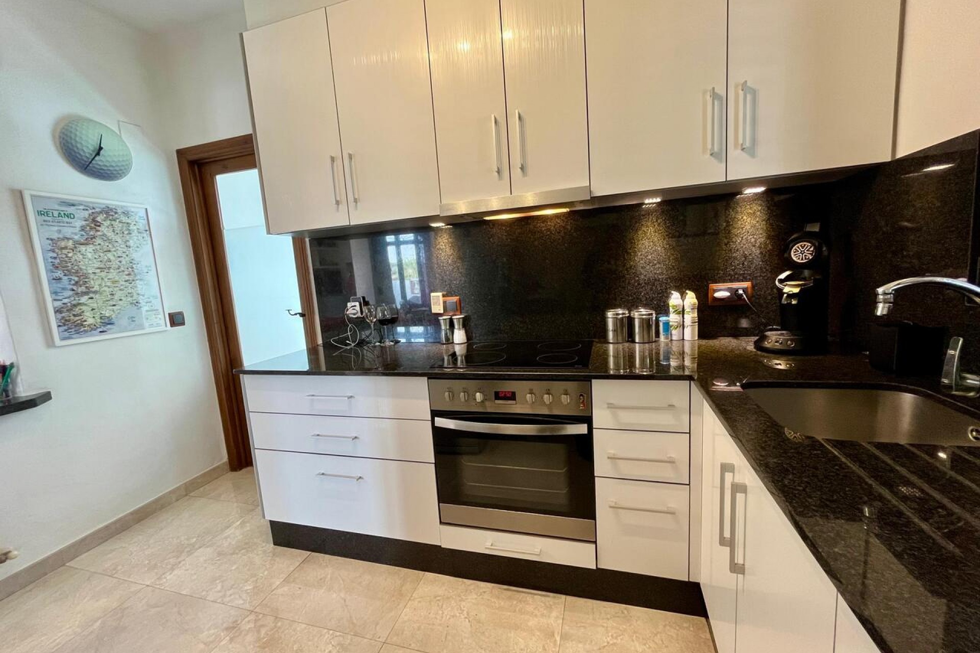 Återförsäljning - Villa -
Villamartin - Costa Blanca