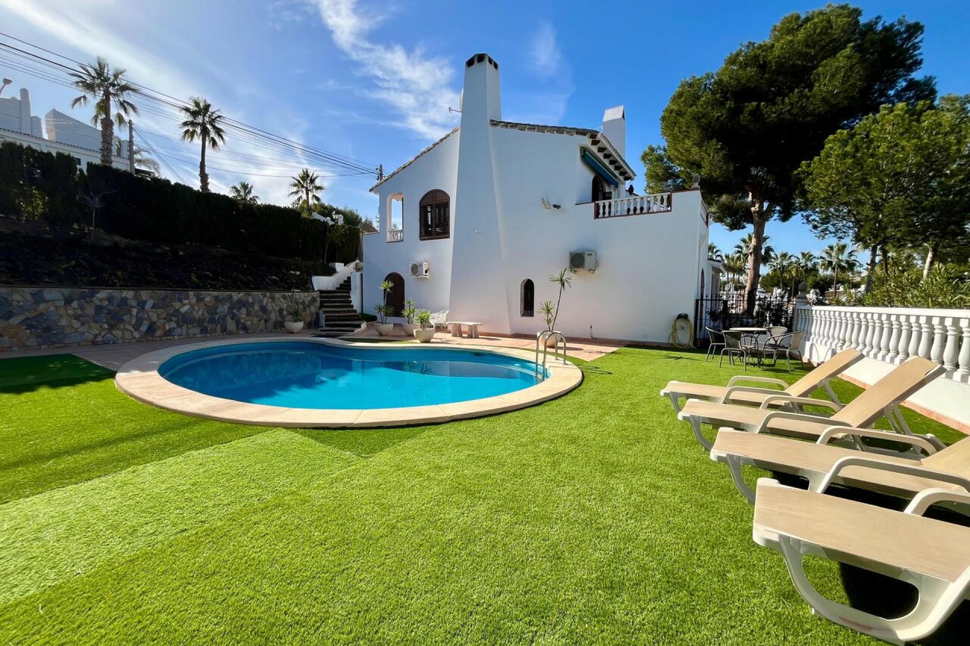 Återförsäljning - Villa -
Villamartin - Costa Blanca