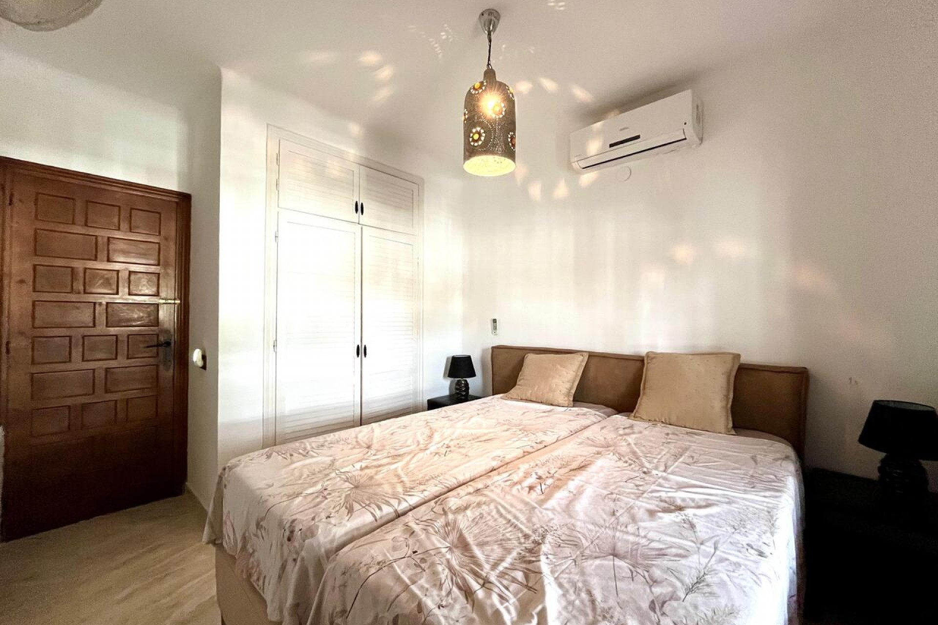 Återförsäljning - Villa -
Villamartin - Costa Blanca