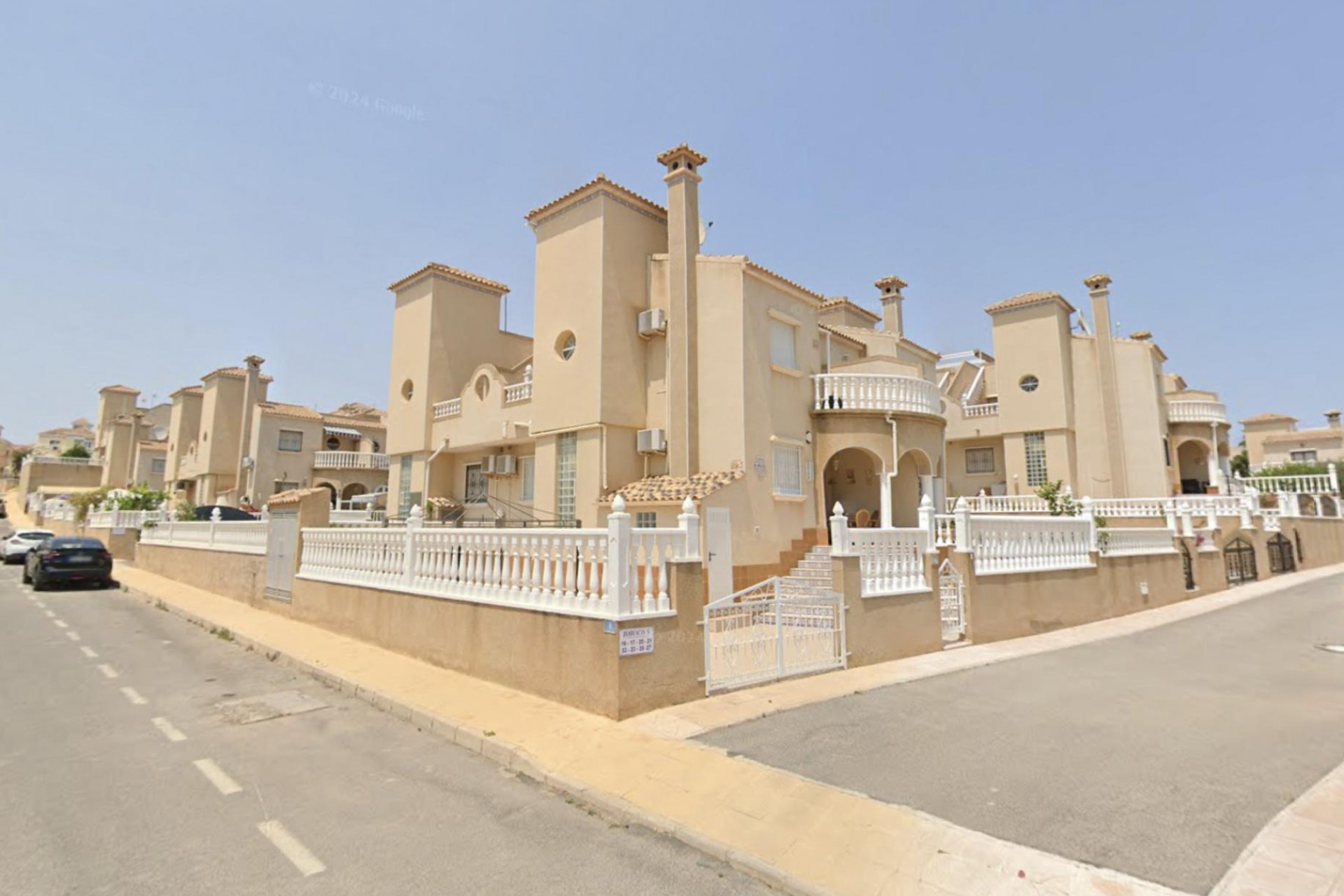 Återförsäljning - Villa -
Villamartin - Costa Blanca