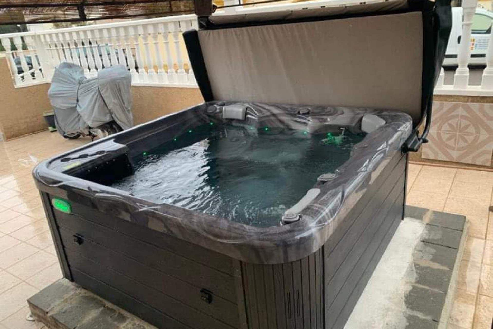 Återförsäljning - Villa -
Villamartin - Costa Blanca