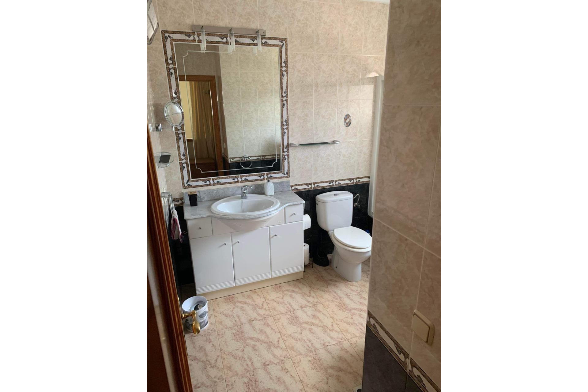 Återförsäljning - Villa -
Villamartin - Costa Blanca