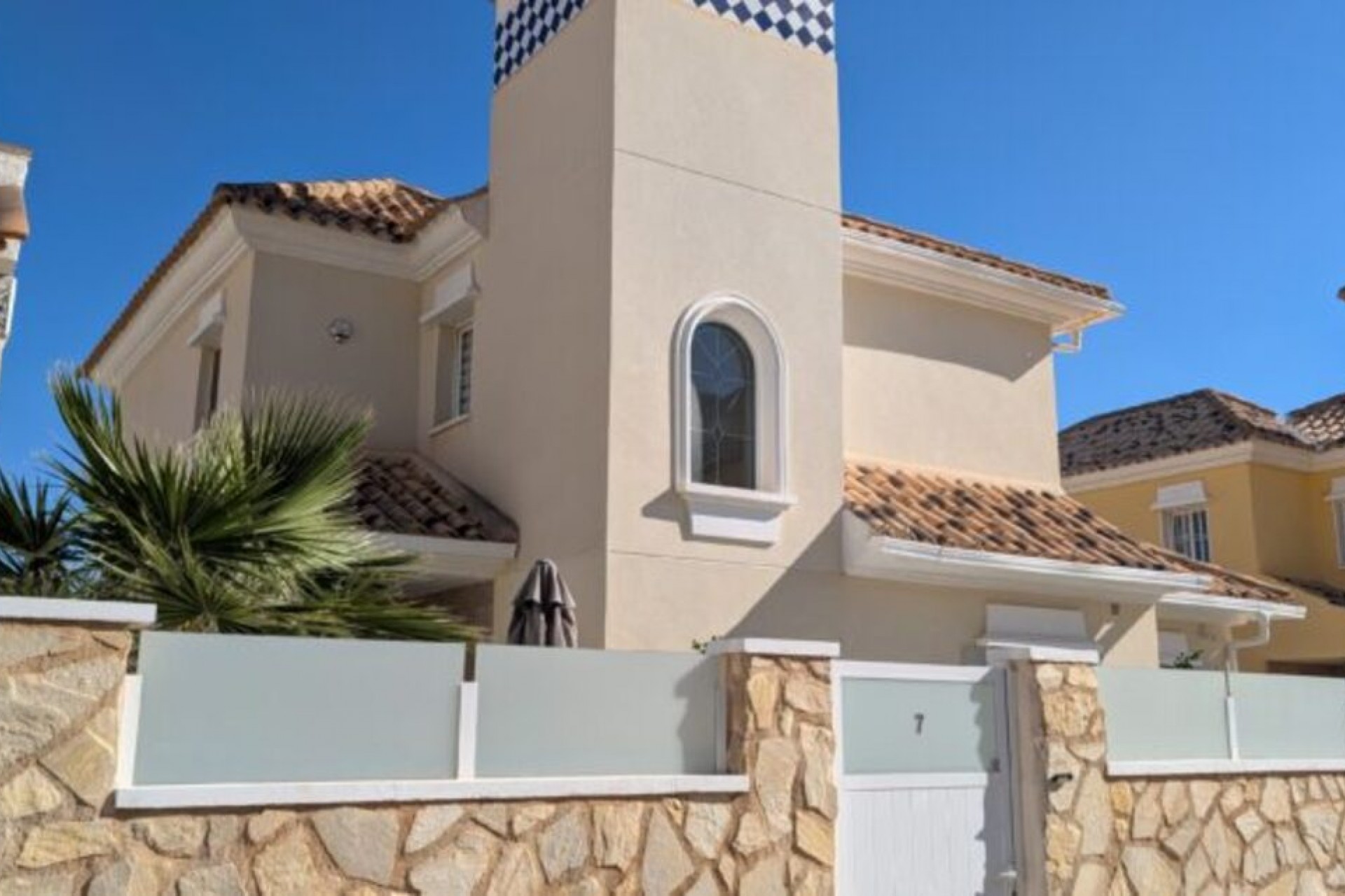 Återförsäljning - Villa -
Villamartin - Costa Blanca