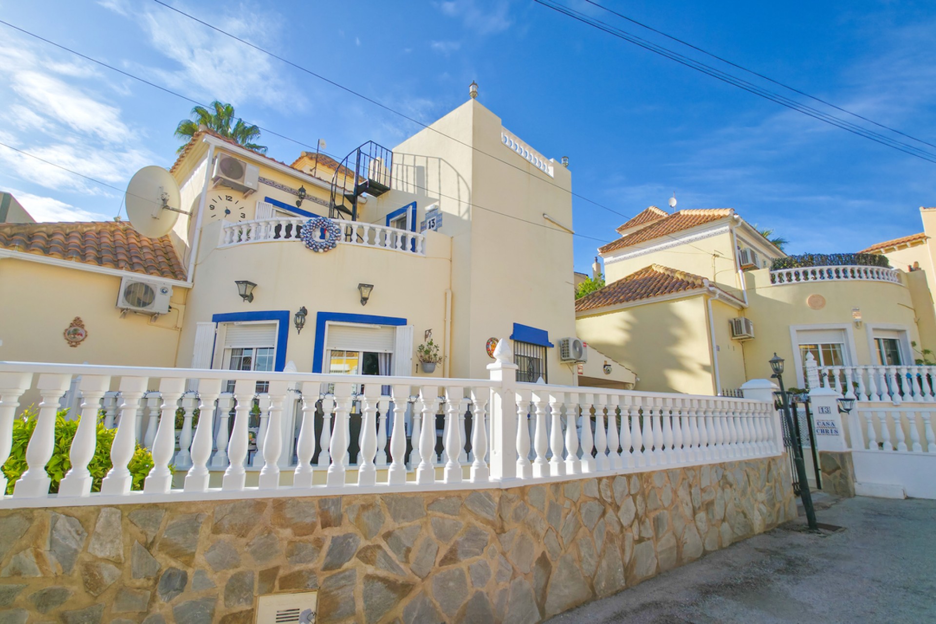 Återförsäljning - Villa -
Villamartin - Costa Blanca