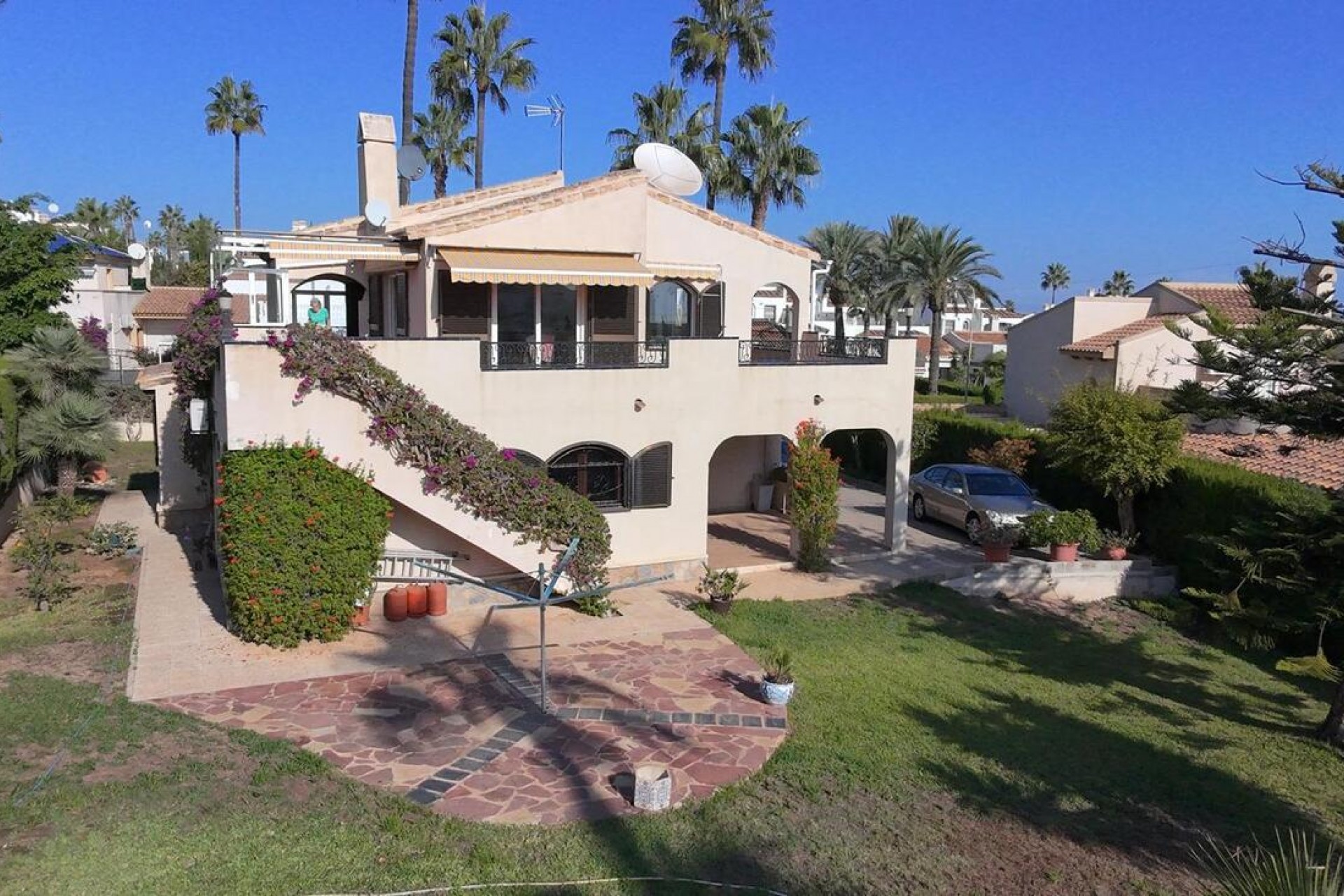 Återförsäljning - Villa -
Villamartin - Costa Blanca