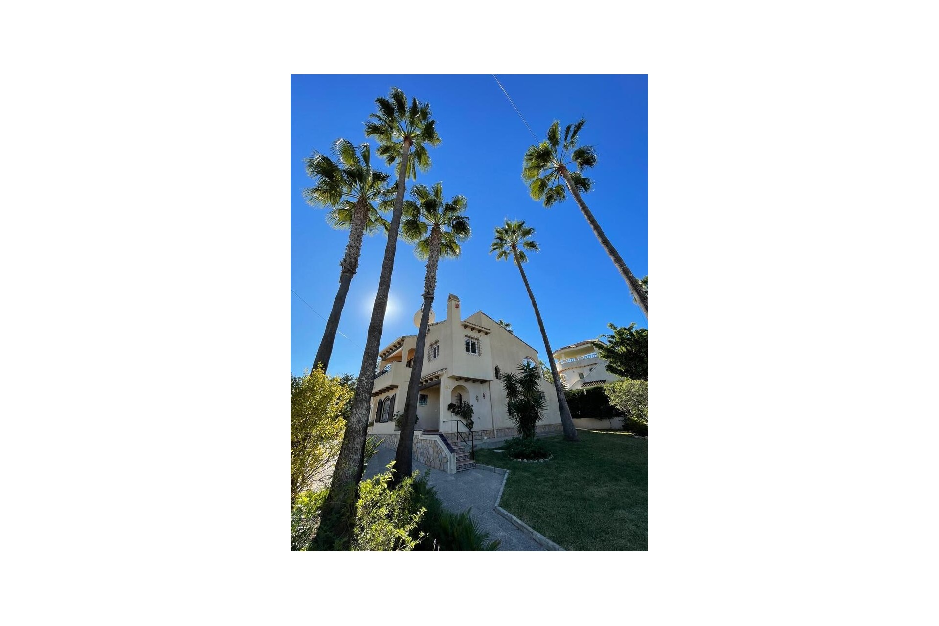 Återförsäljning - Villa -
Villamartin - Costa Blanca