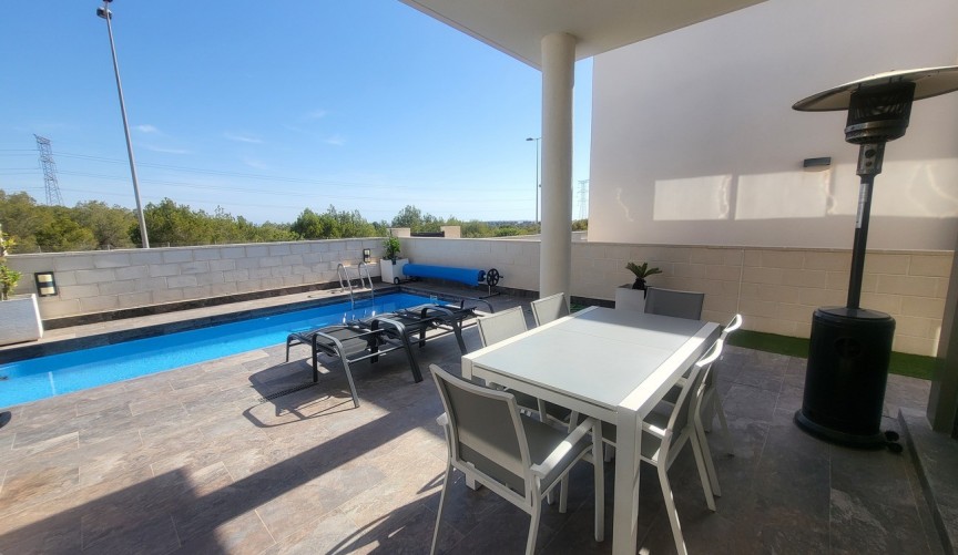 Återförsäljning - Villa -
Villamartin - Costa Blanca