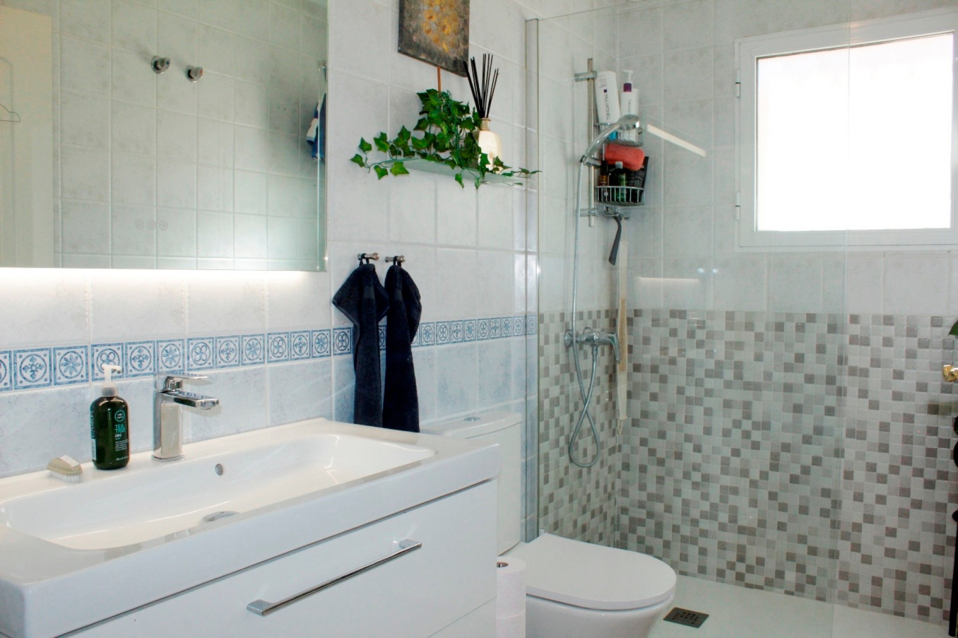 Återförsäljning - Villa -
Villamartin - Costa Blanca