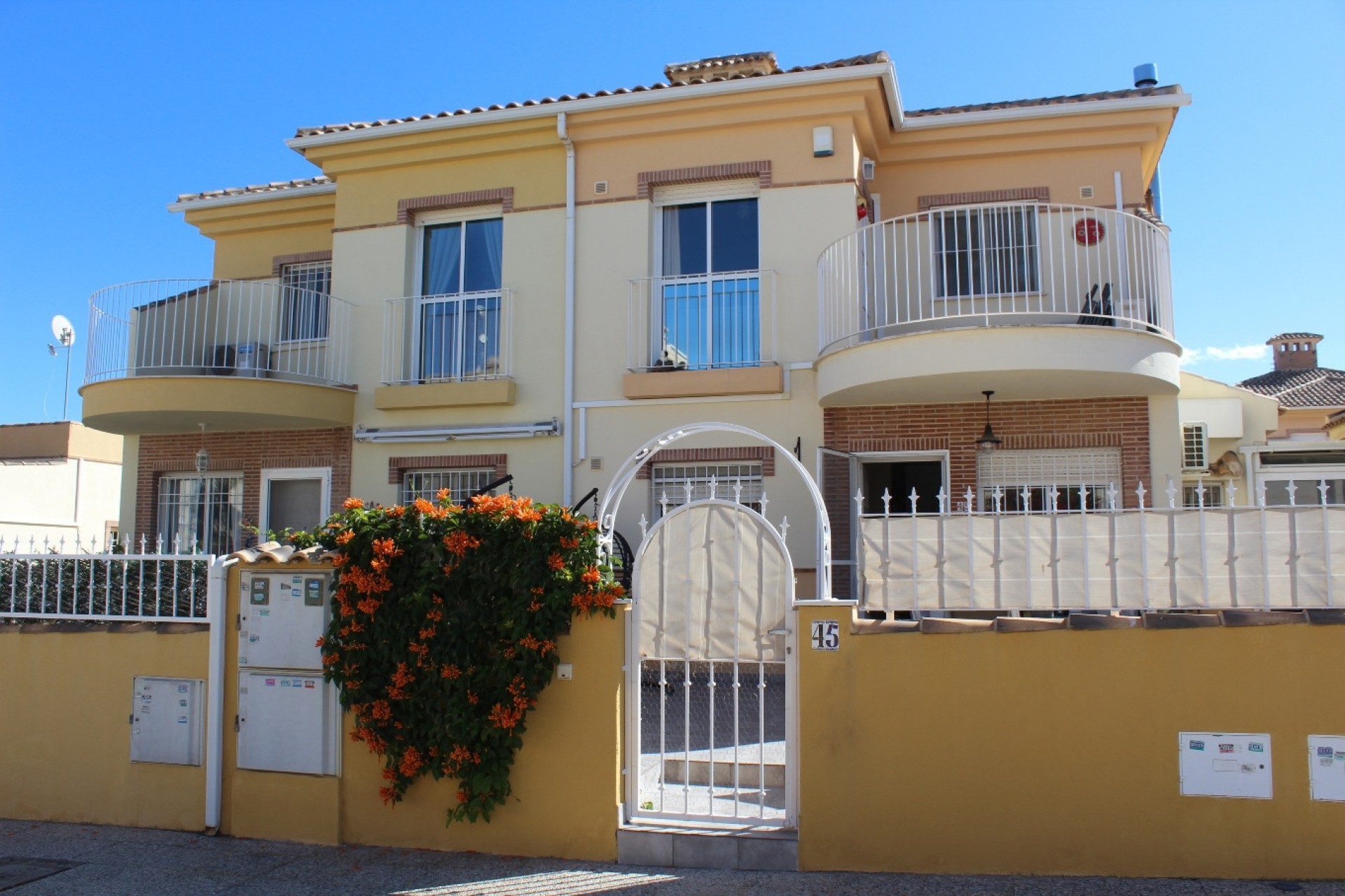 Återförsäljning - Villa -
Villamartin - Costa Blanca