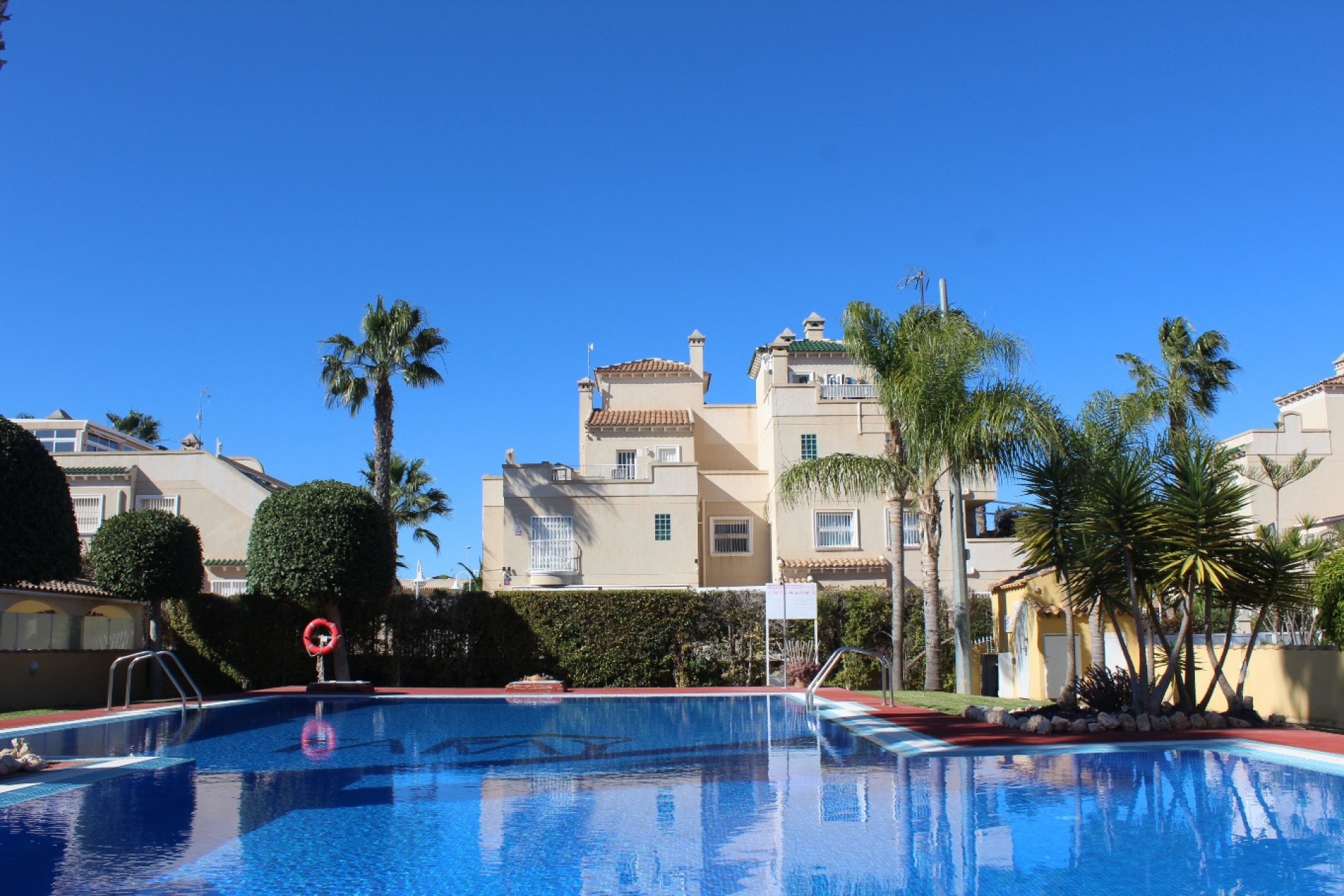 Återförsäljning - Villa -
Villamartin - Costa Blanca
