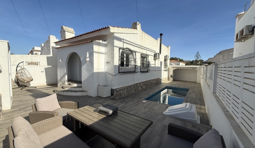 Återförsäljning - Villa -
Villamartin - Costa Blanca