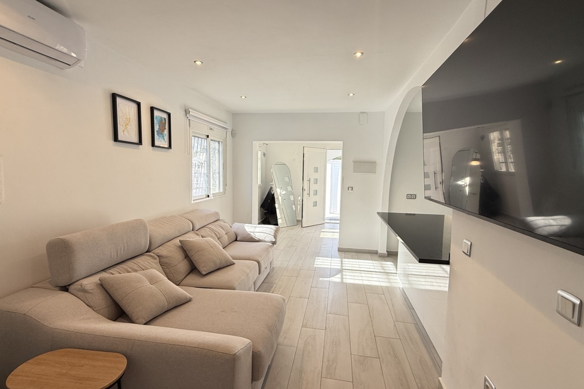 Återförsäljning - Villa -
Villamartin - Costa Blanca