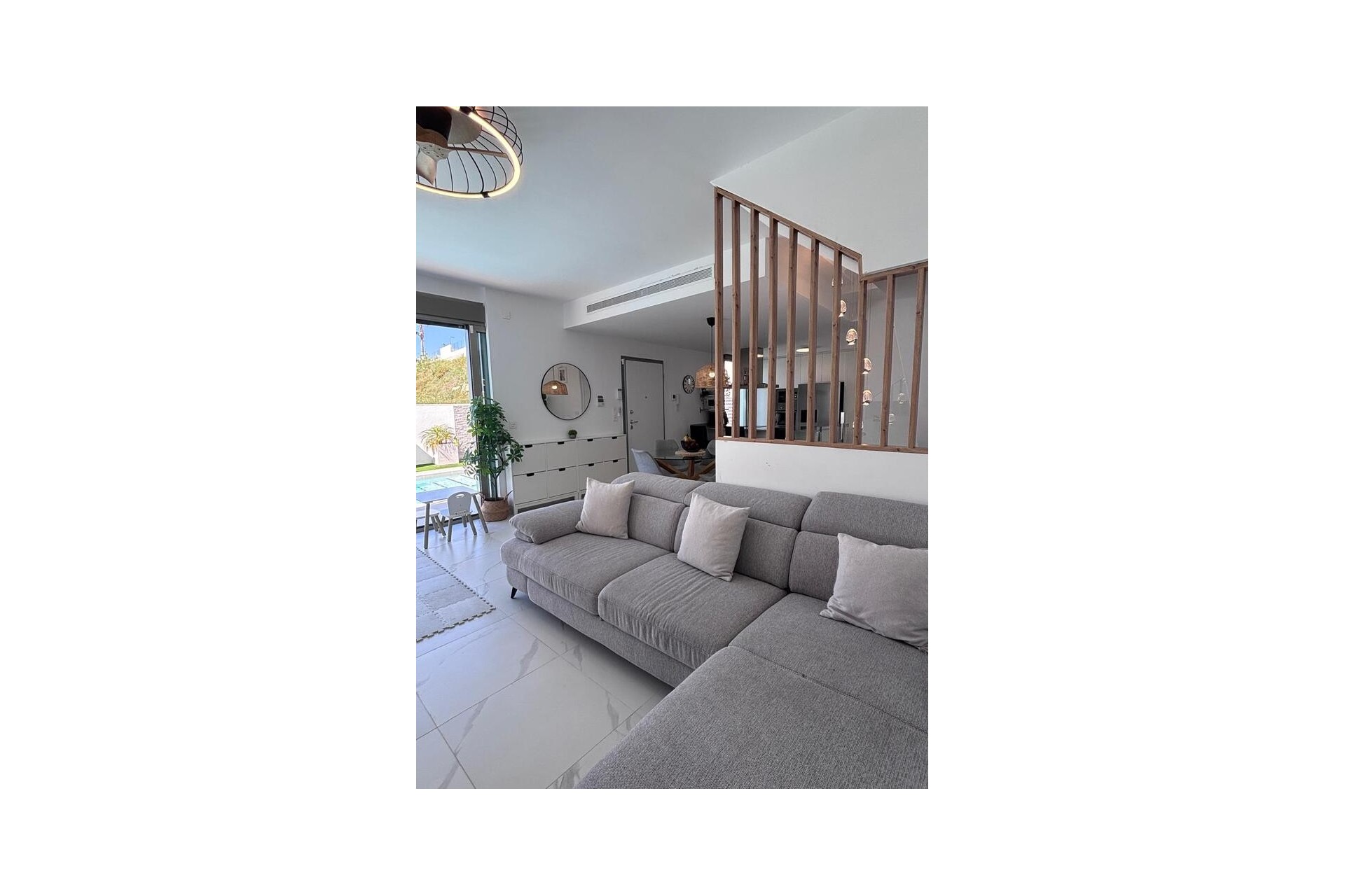 Återförsäljning - Villa -
Villamartin - Costa Blanca