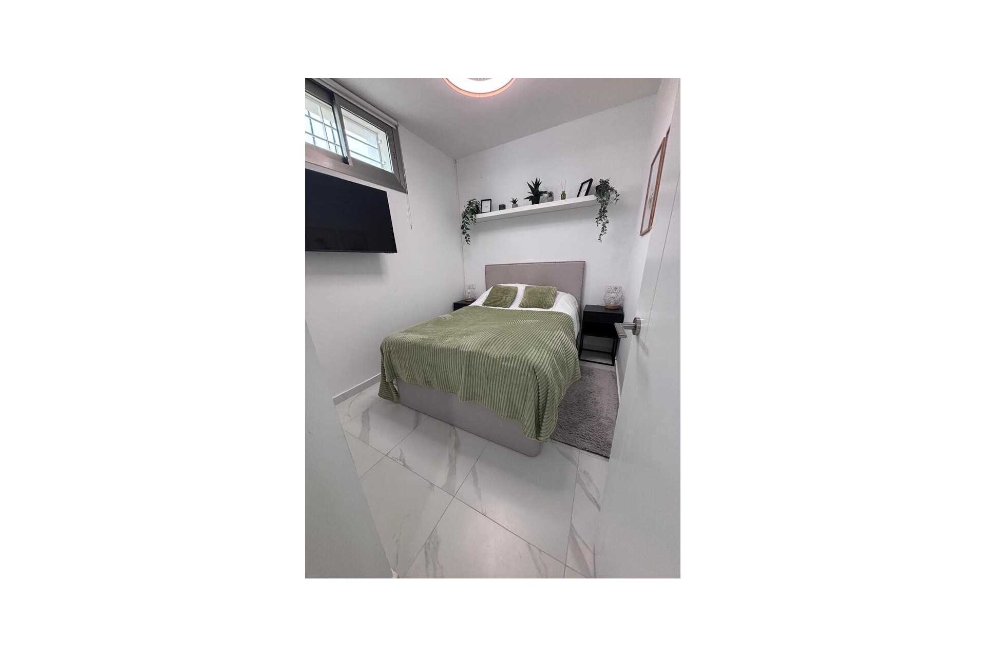 Återförsäljning - Villa -
Villamartin - Costa Blanca