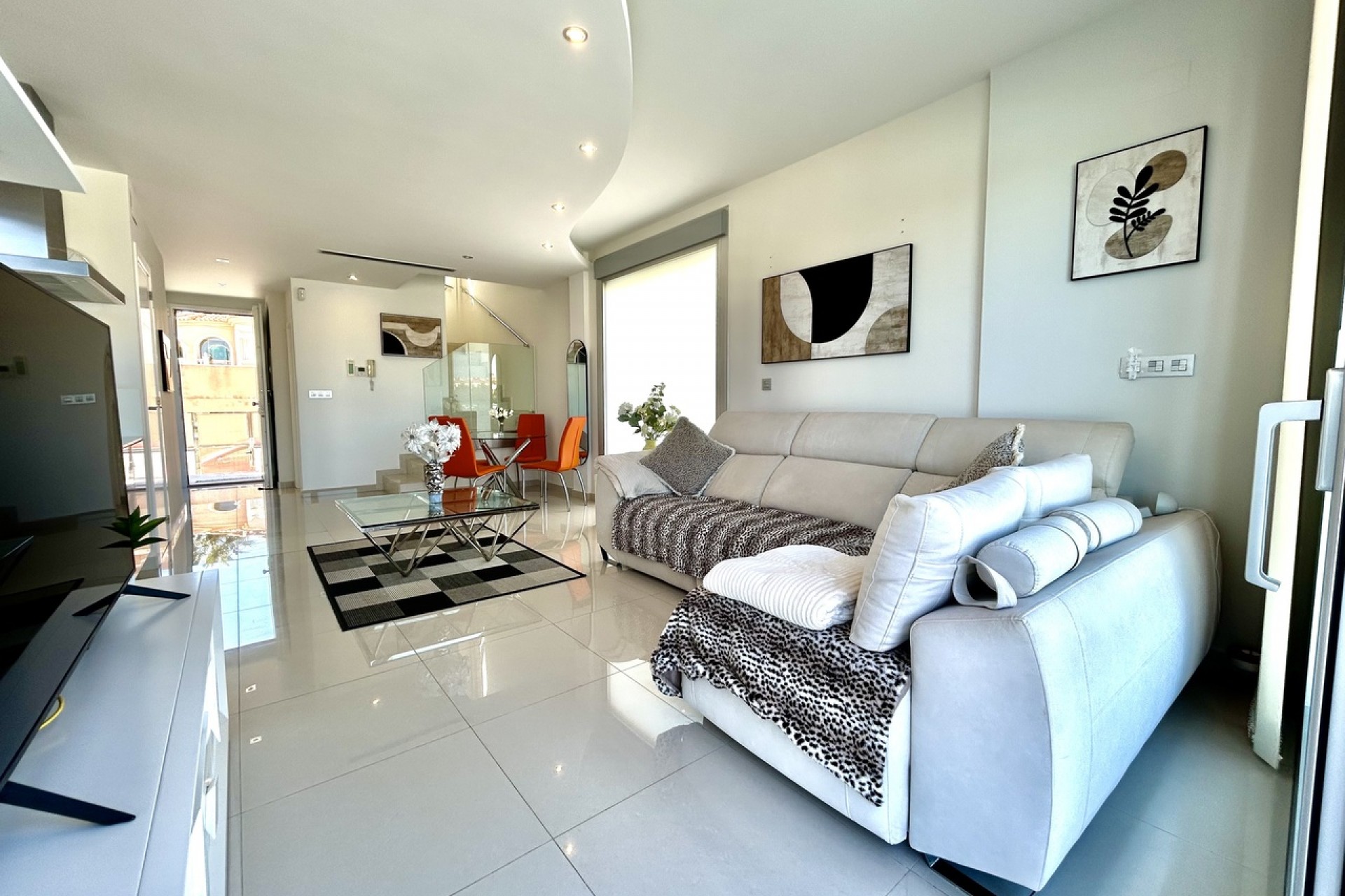 Återförsäljning - Villa -
Villamartin - Costa Blanca