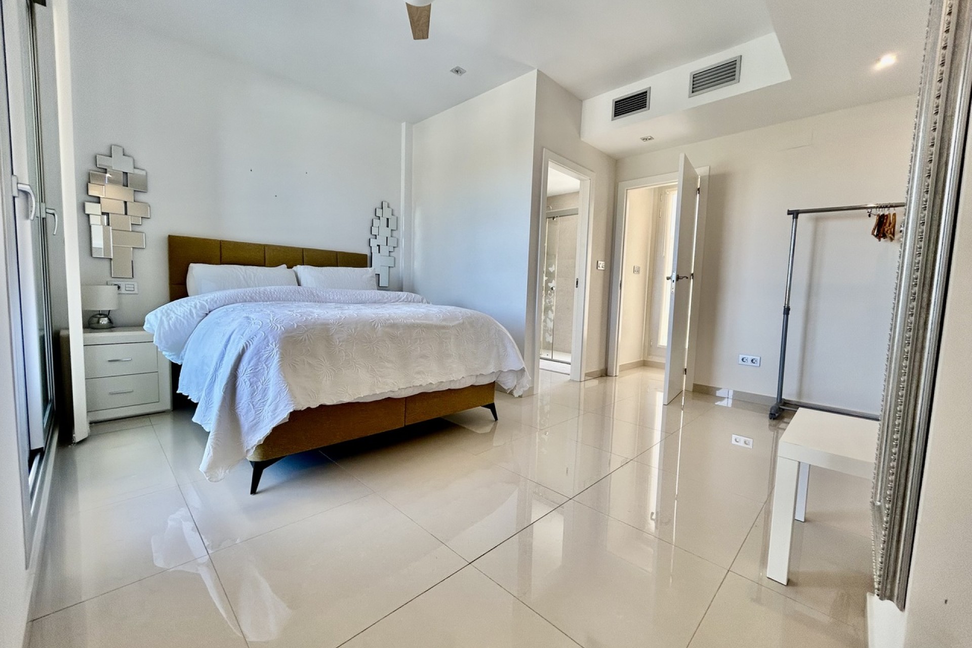 Återförsäljning - Villa -
Villamartin - Costa Blanca