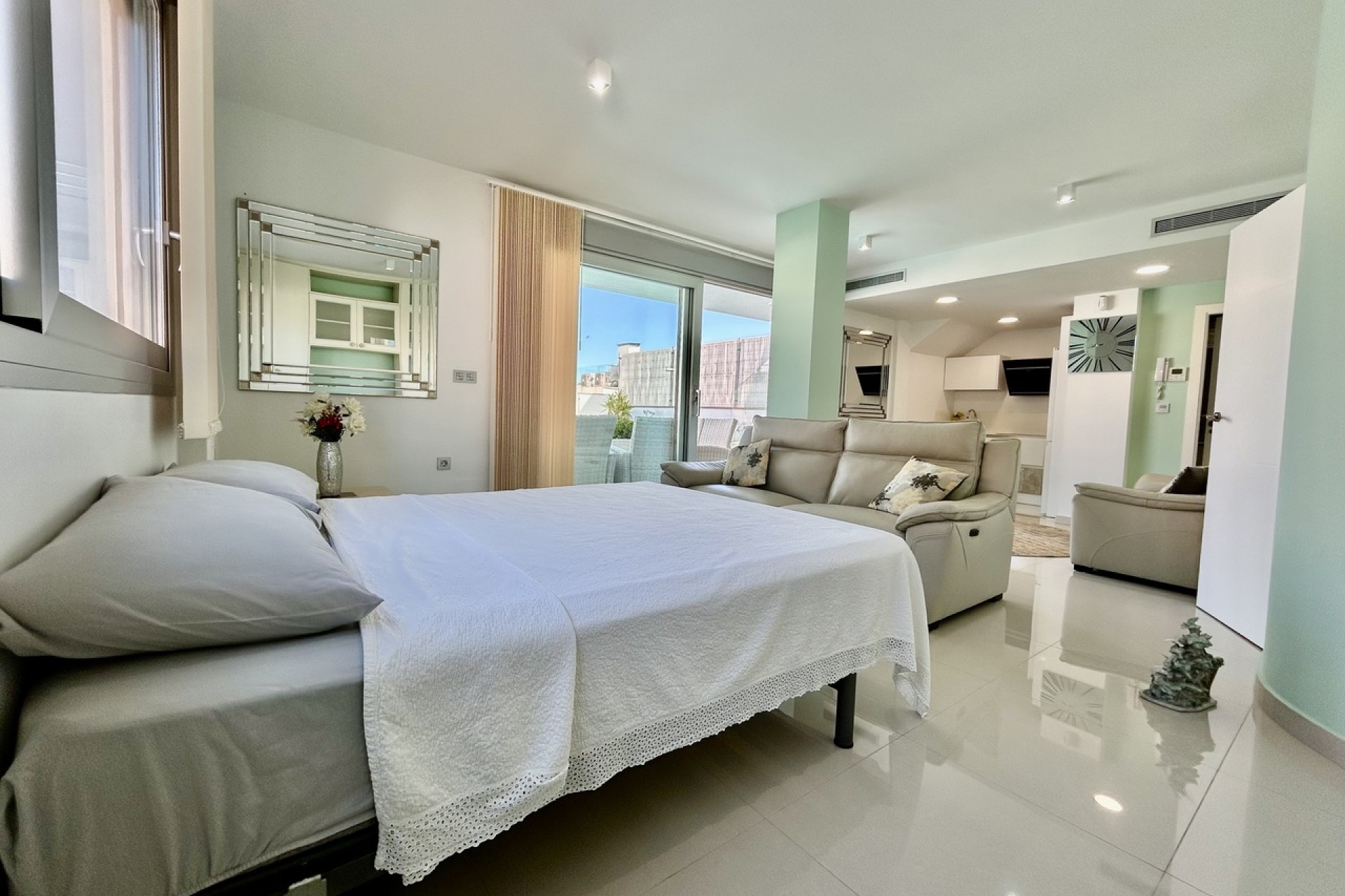 Återförsäljning - Villa -
Villamartin - Costa Blanca