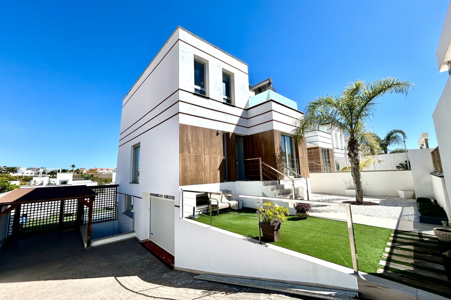 Återförsäljning - Villa -
Villamartin - Costa Blanca