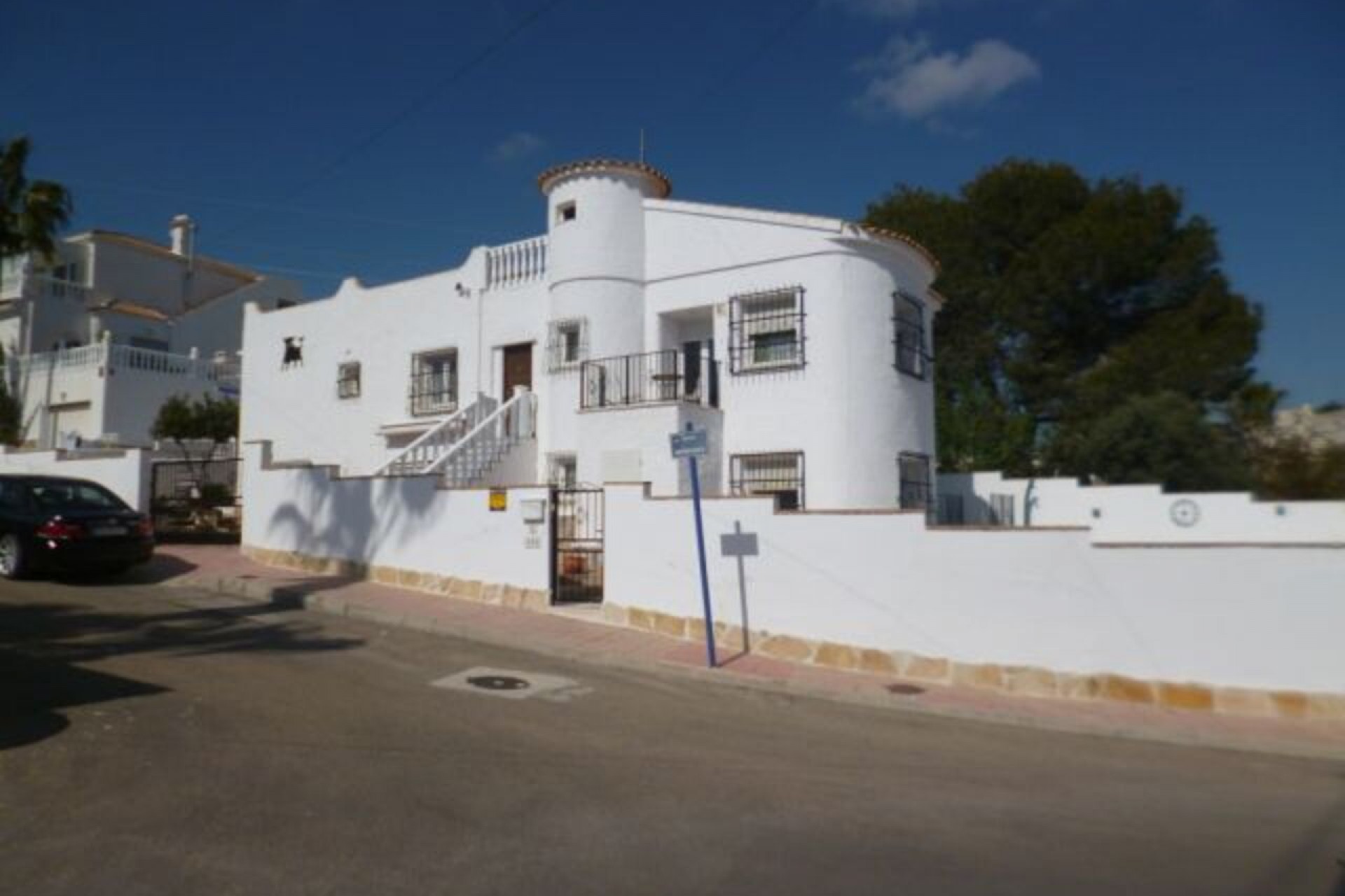 Återförsäljning - Villa -
Villamartin - Costa Blanca