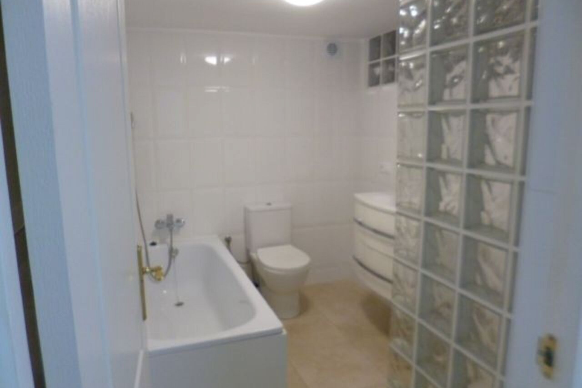 Återförsäljning - Villa -
Villamartin - Costa Blanca