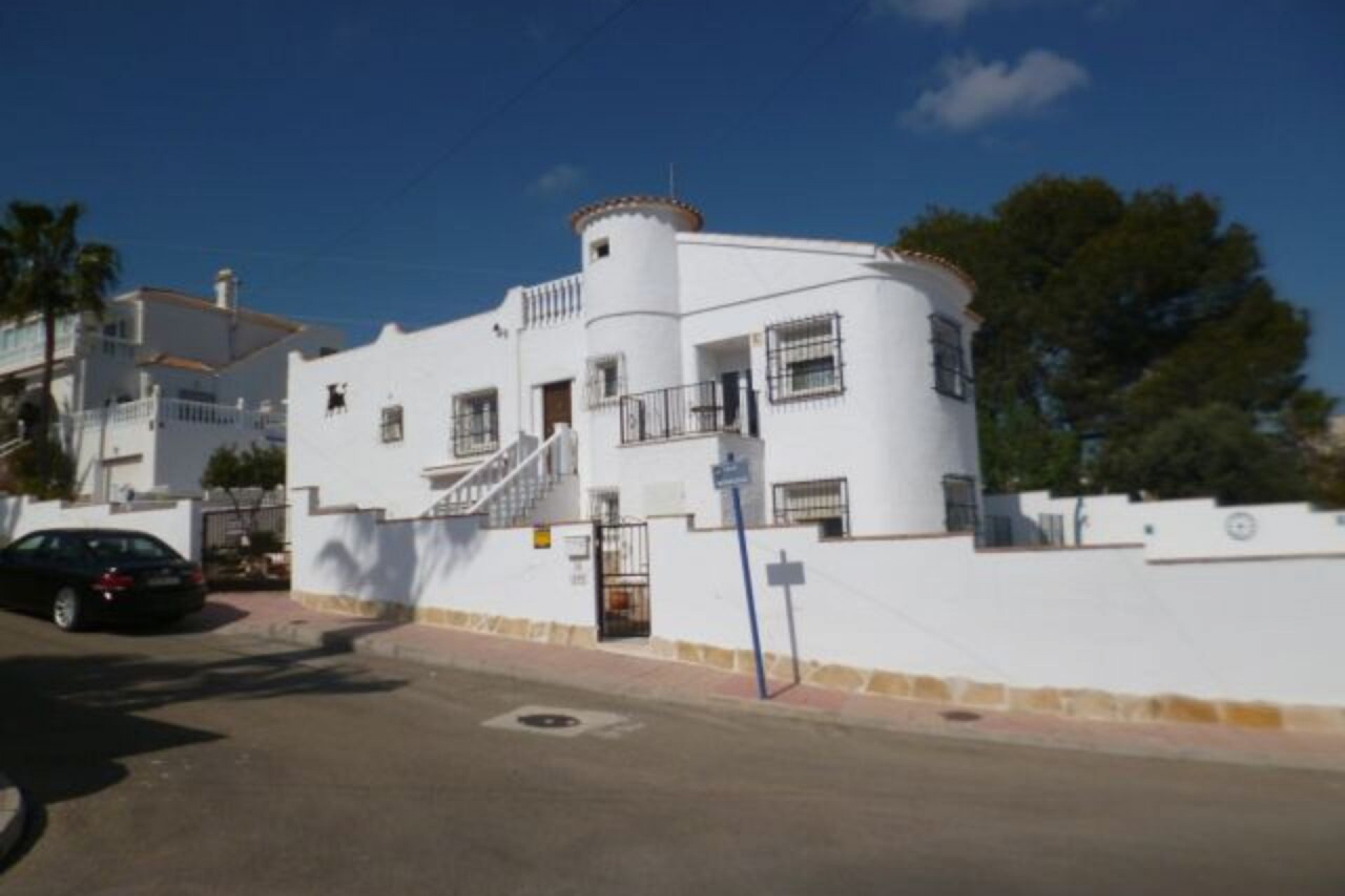 Återförsäljning - Villa -
Villamartin - Costa Blanca