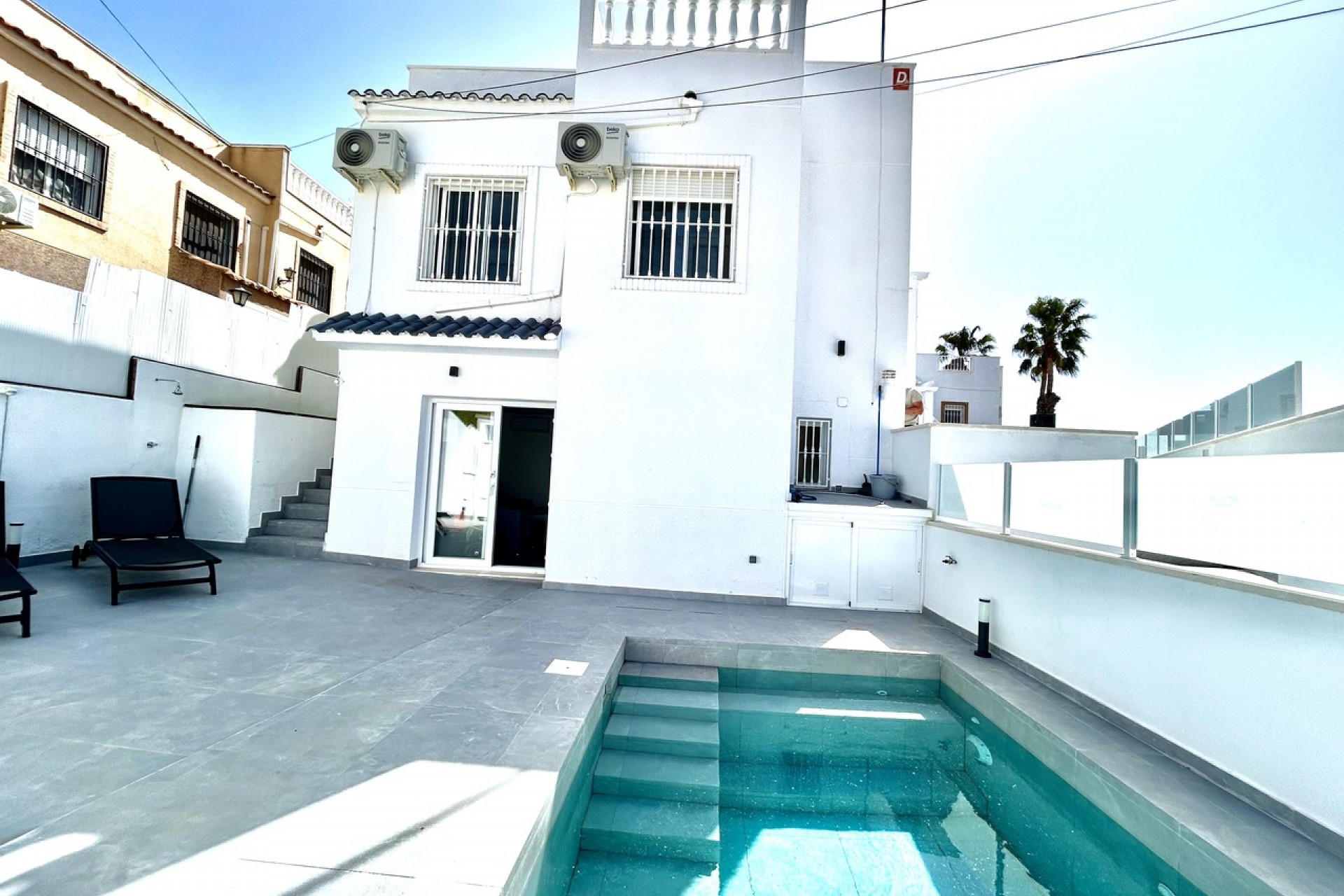 Återförsäljning - Villa -
Villamartin - Costa Blanca