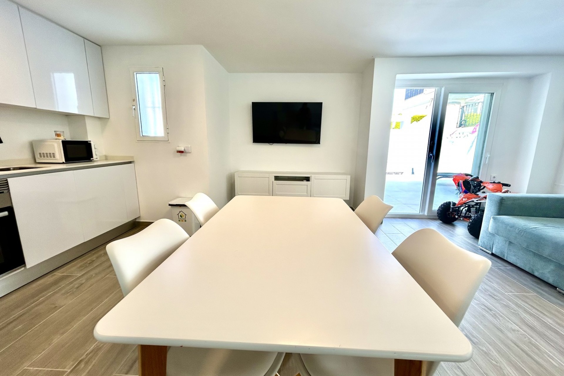 Återförsäljning - Villa -
Villamartin - Costa Blanca