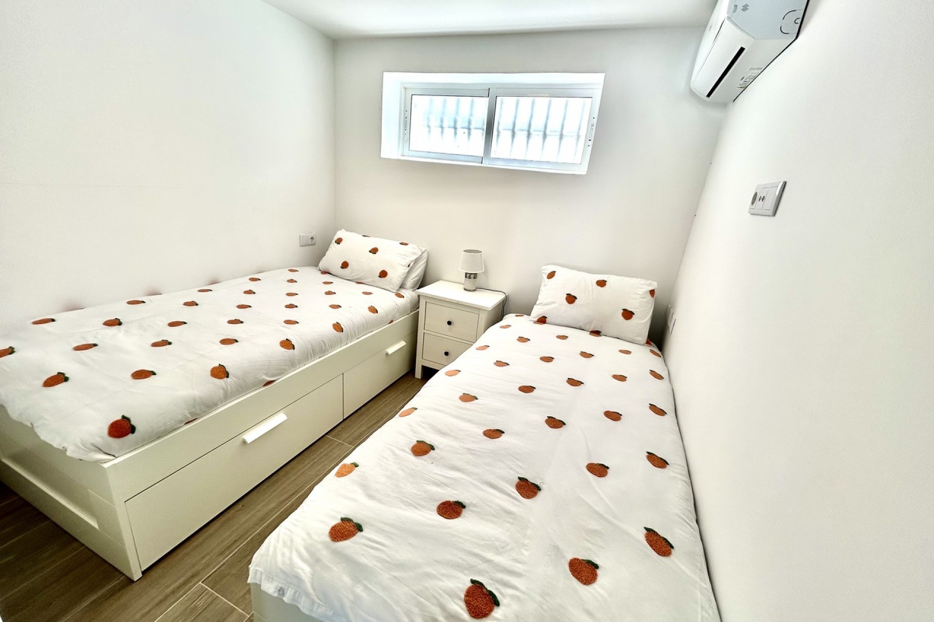 Återförsäljning - Villa -
Villamartin - Costa Blanca