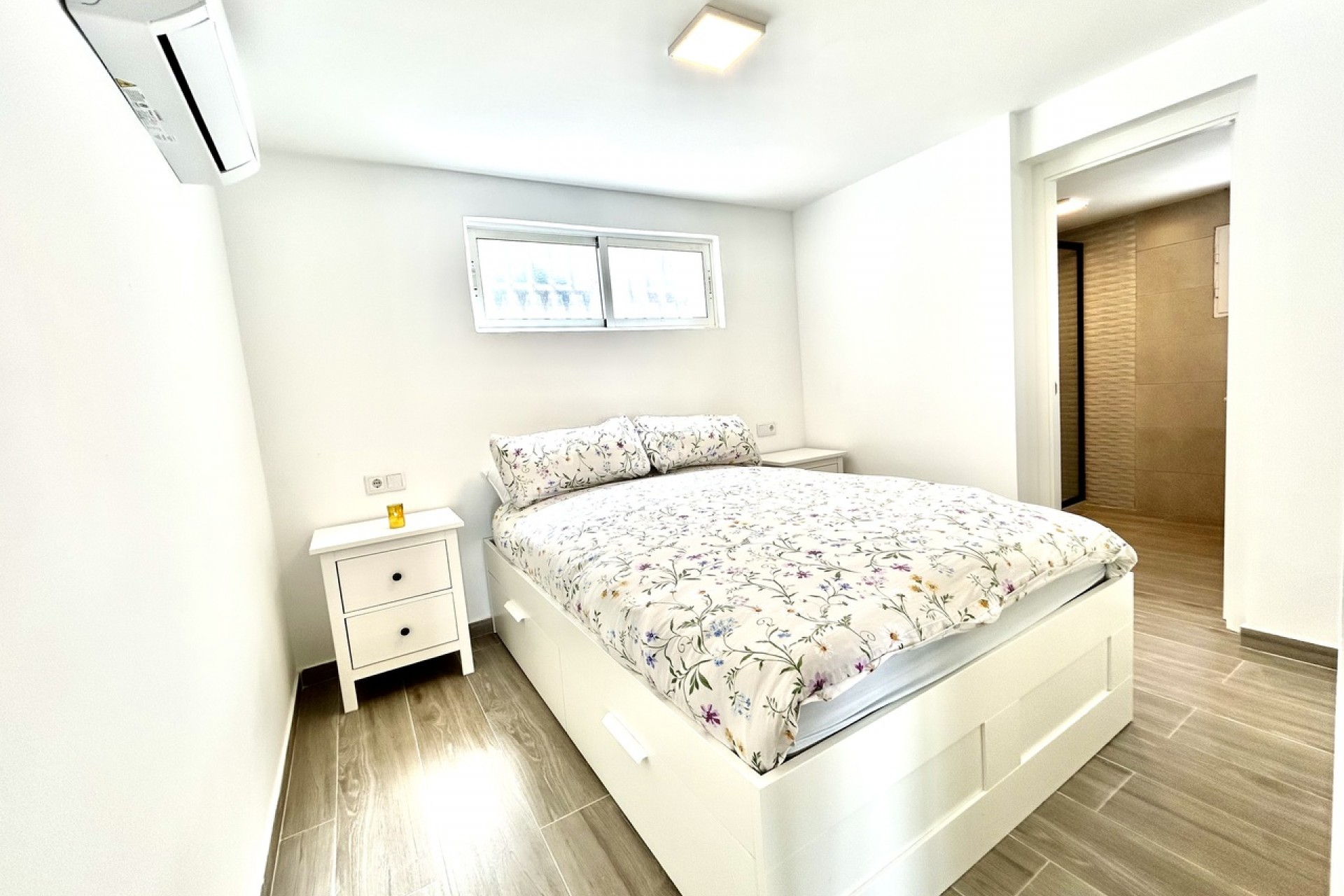 Återförsäljning - Villa -
Villamartin - Costa Blanca