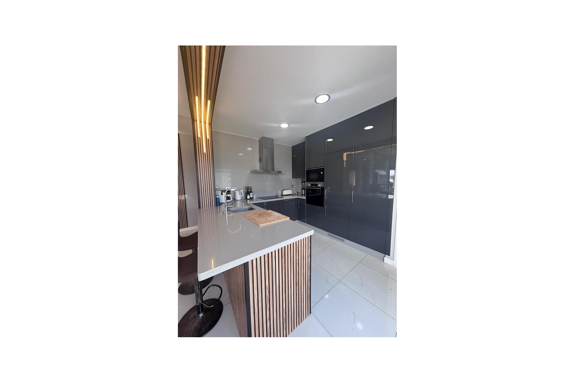 Återförsäljning - Villa -
Villamartin - Costa Blanca