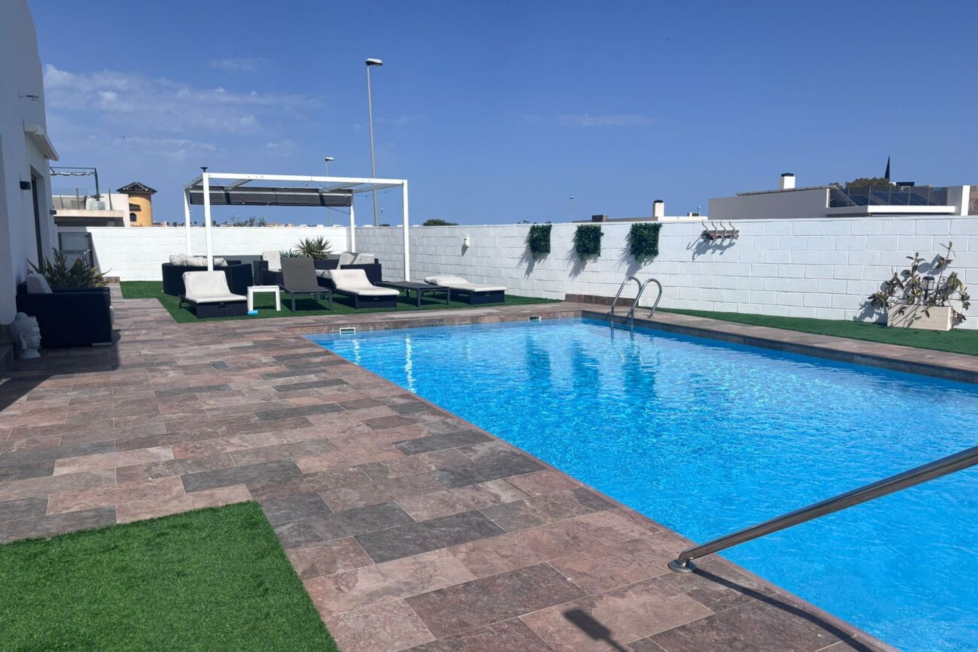 Återförsäljning - Villa -
Villamartin - Costa Blanca