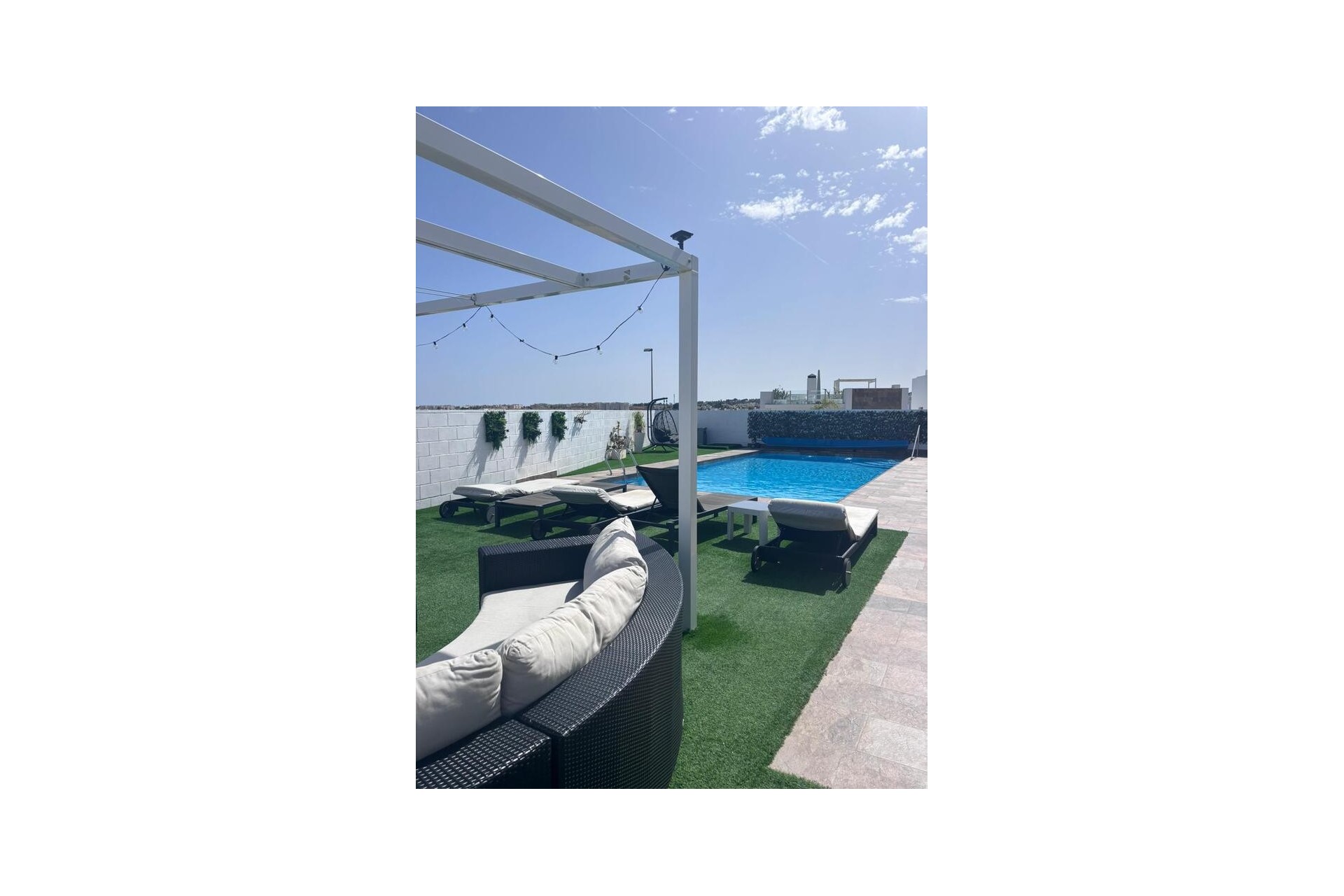 Återförsäljning - Villa -
Villamartin - Costa Blanca