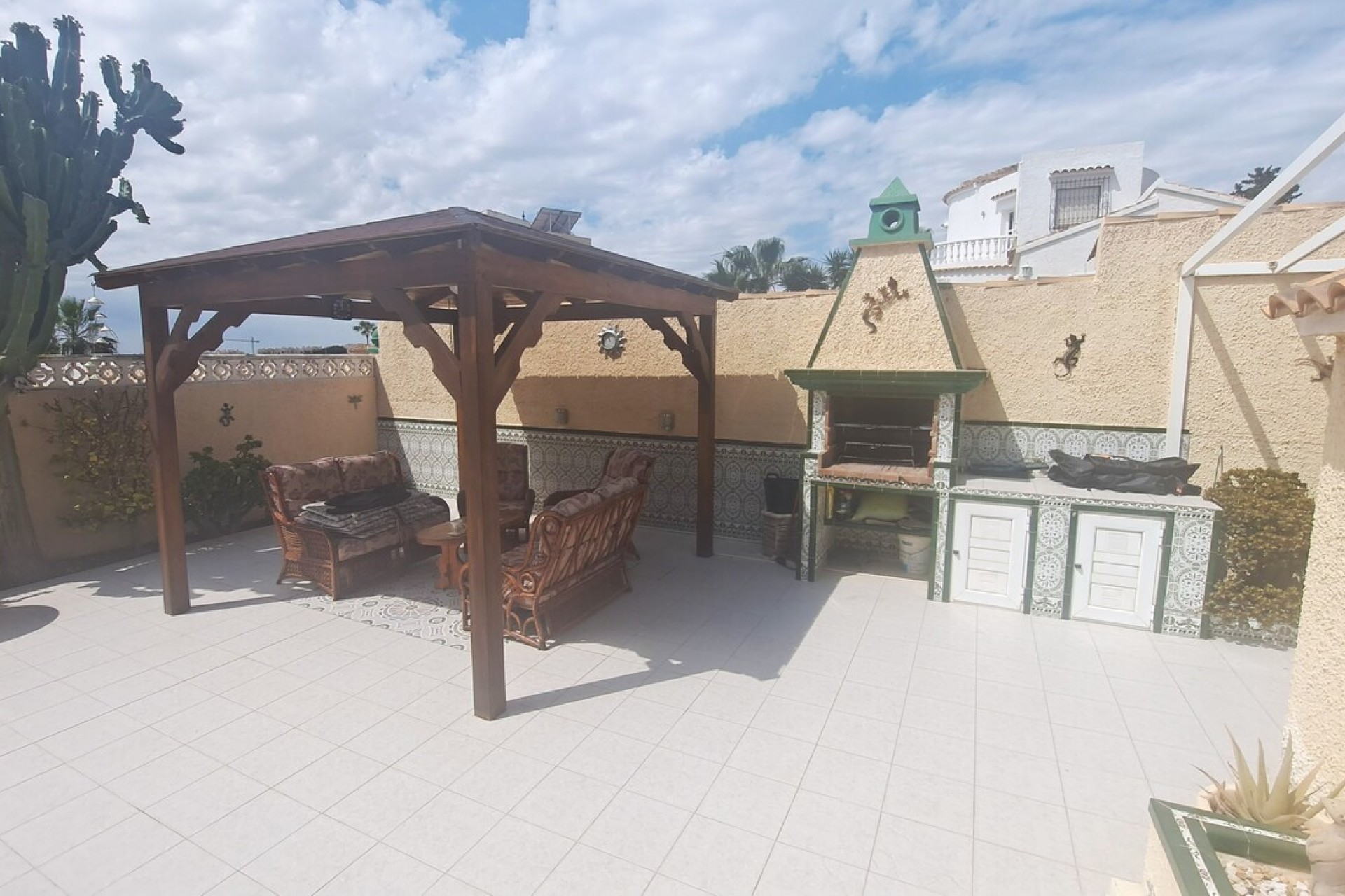 Återförsäljning - Villa -
Villamartin - Costa Blanca