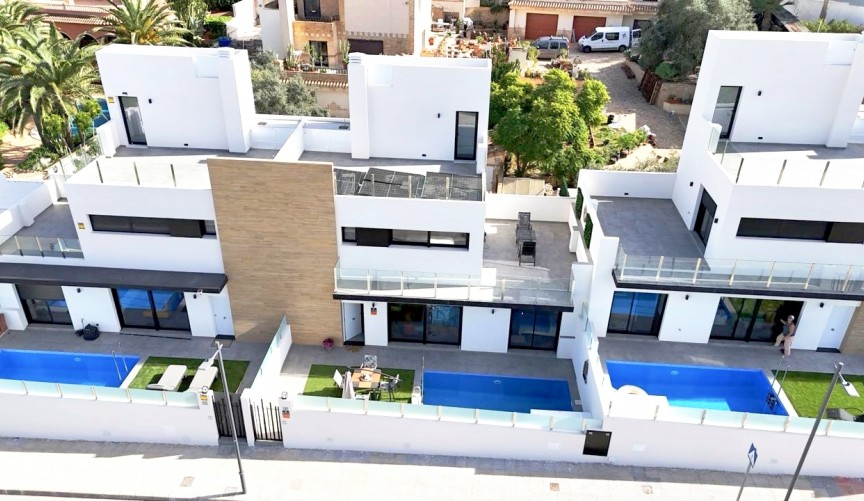 Återförsäljning - Villa -
Villamartin - Costa Blanca