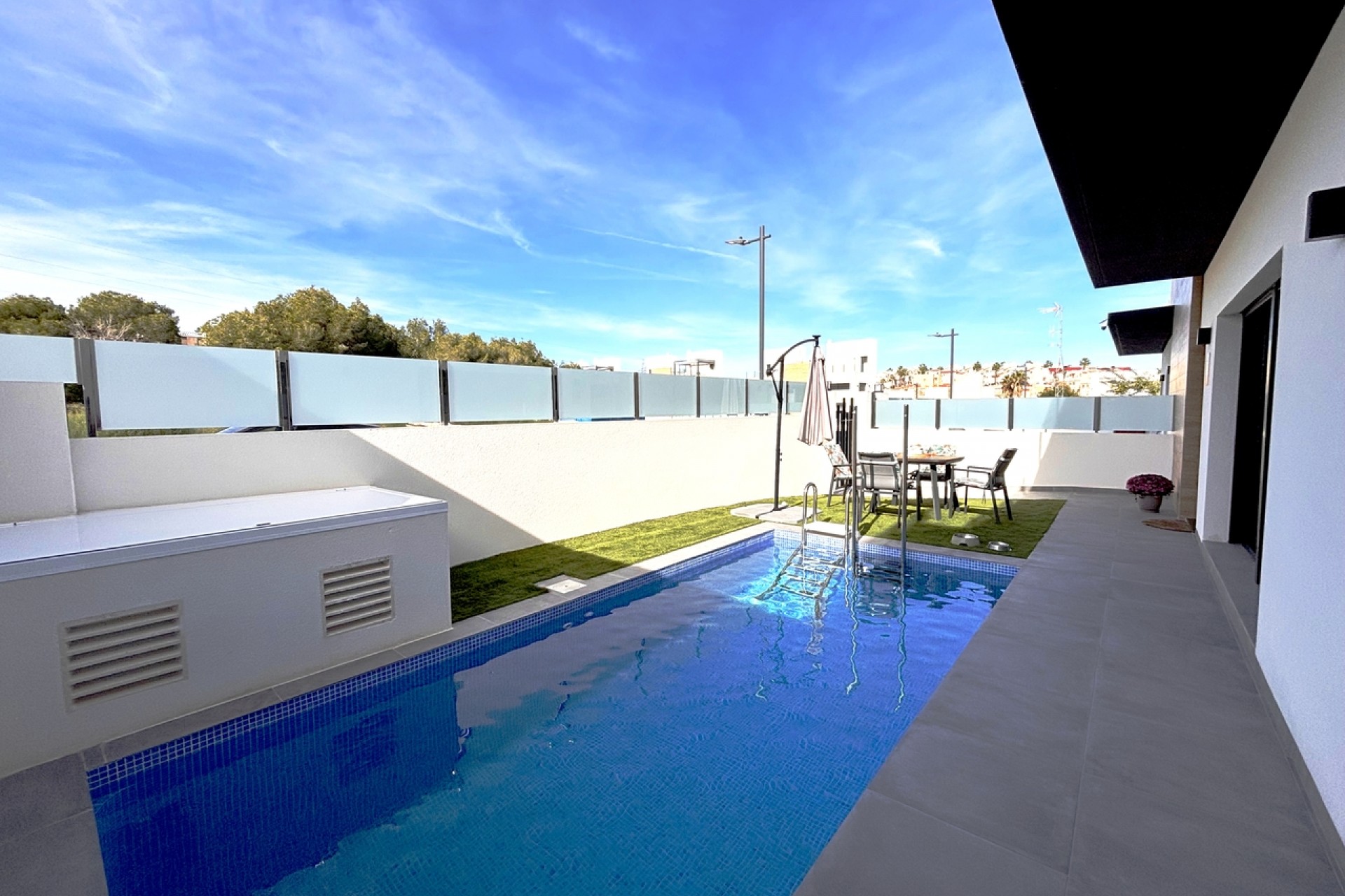 Återförsäljning - Villa -
Villamartin - Costa Blanca