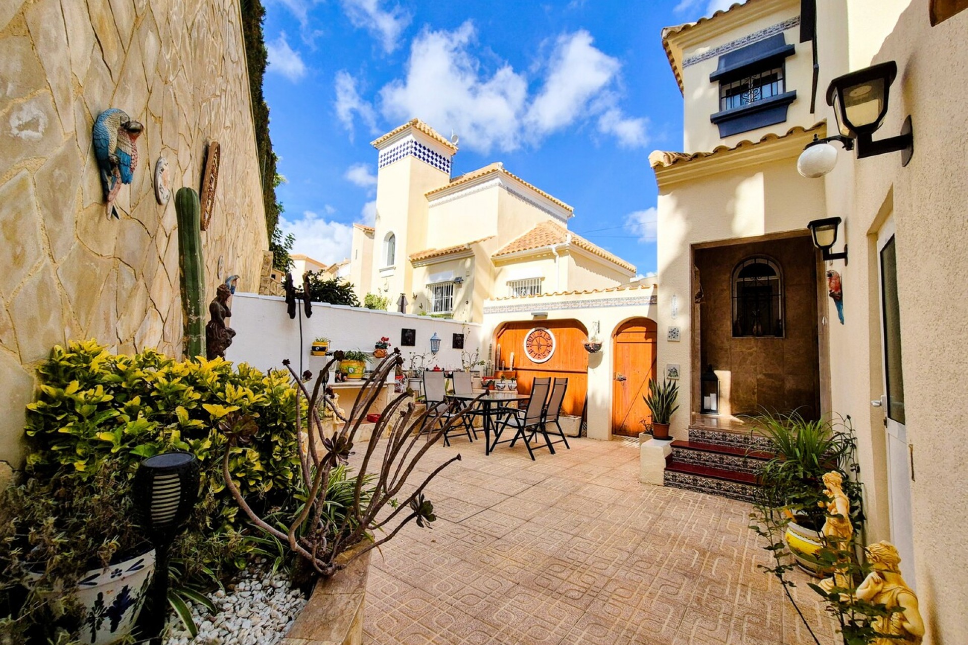 Återförsäljning - Villa -
Villamartin - Costa Blanca