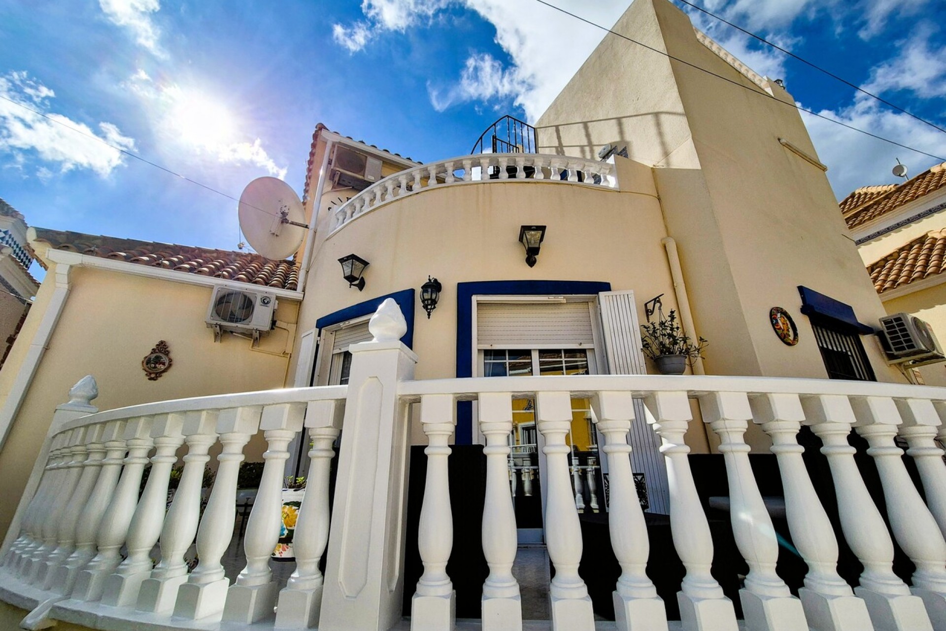 Återförsäljning - Villa -
Villamartin - Costa Blanca
