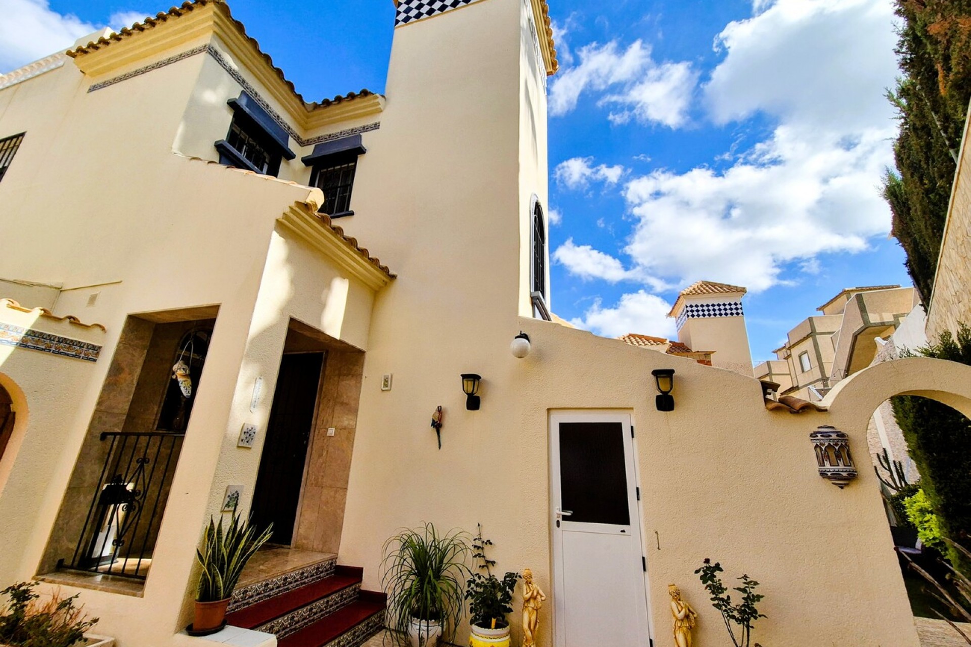 Återförsäljning - Villa -
Villamartin - Costa Blanca
